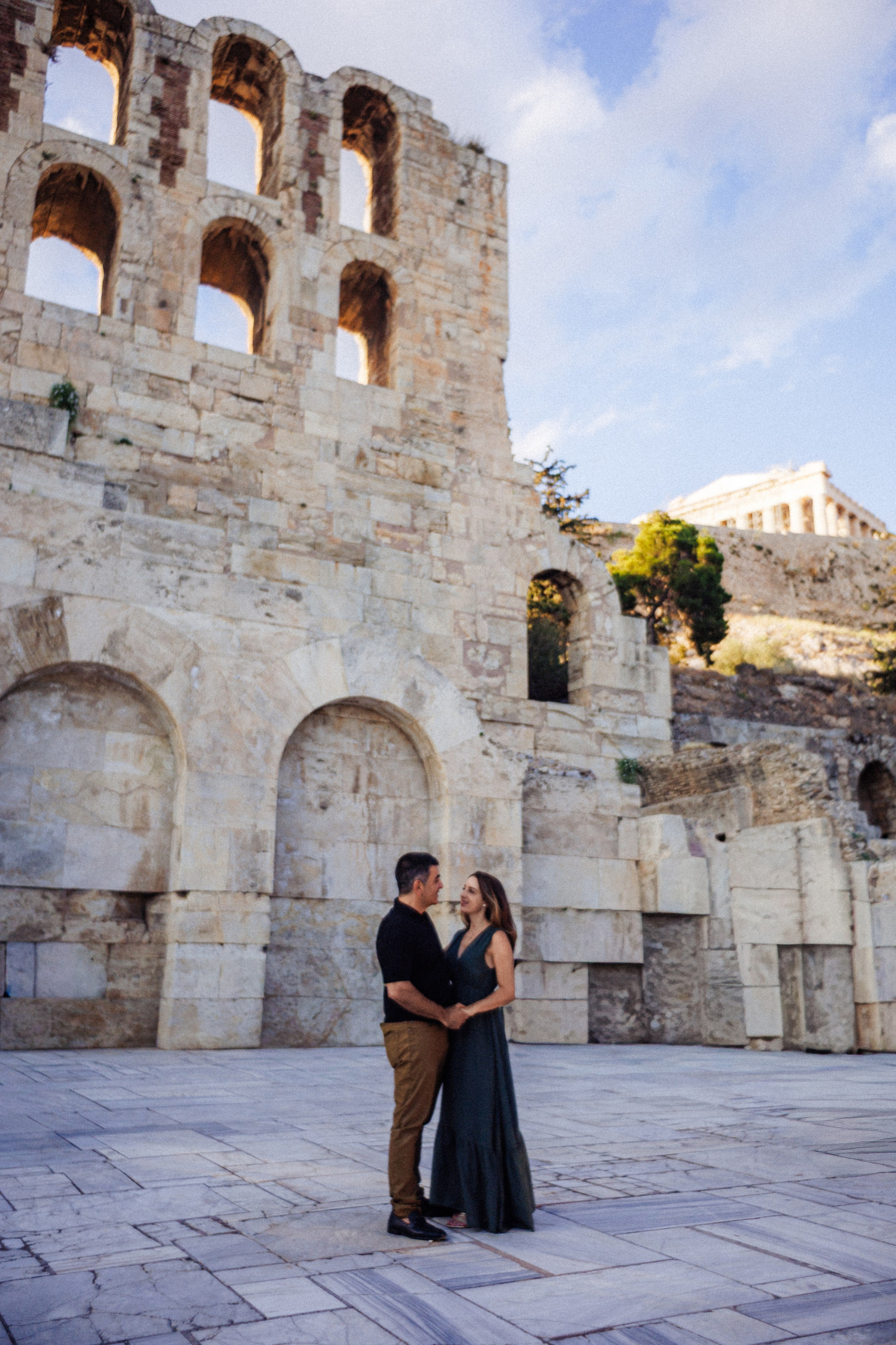 Stephanie and Zead’s photowalk in center of Athens. Photographer in Greece Kristina