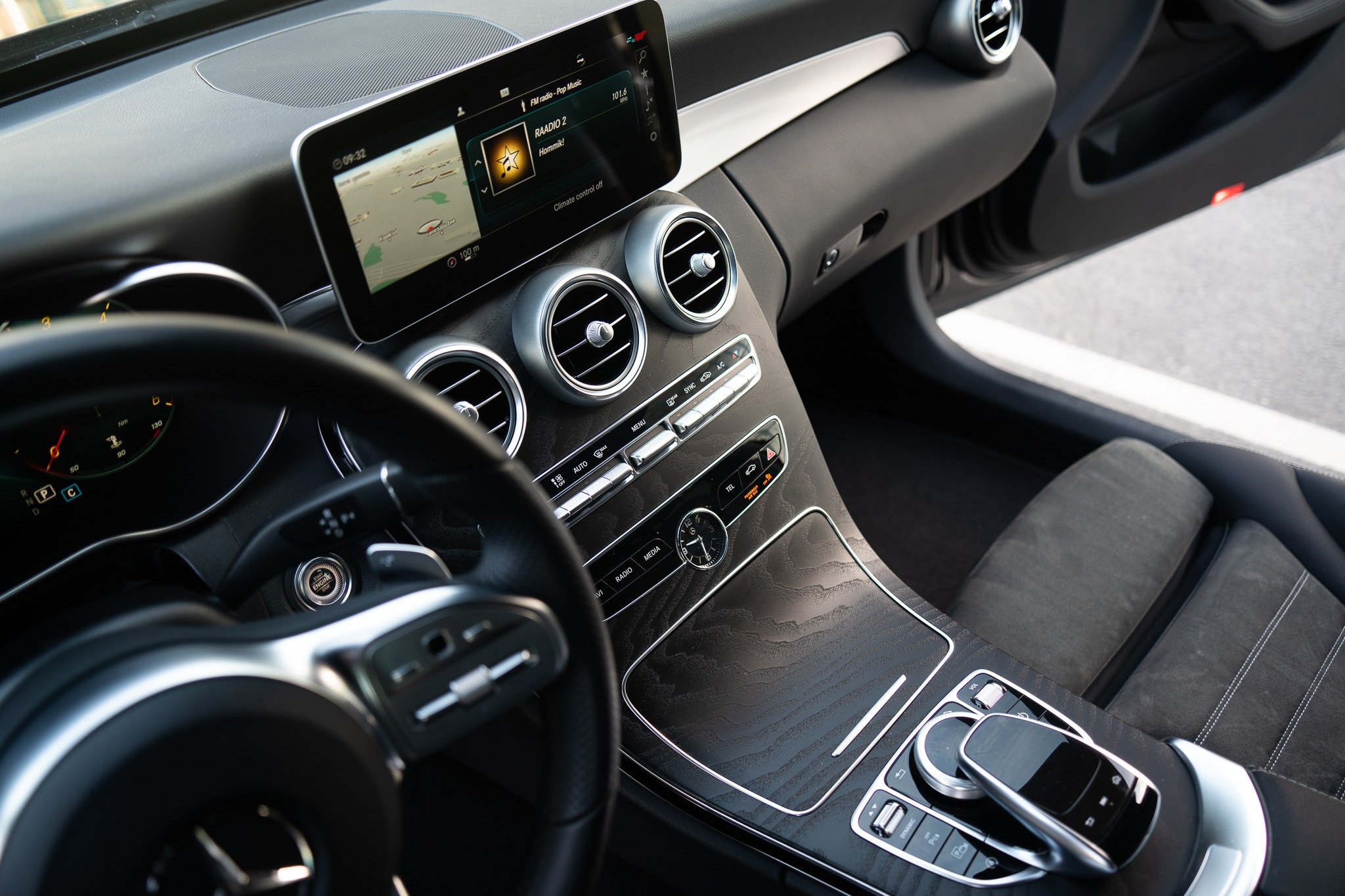 Mercedes-Benz C220 D 4MATIC. LOHA VISUALS — AUTOMOTIVE PHOTOGRAPHY