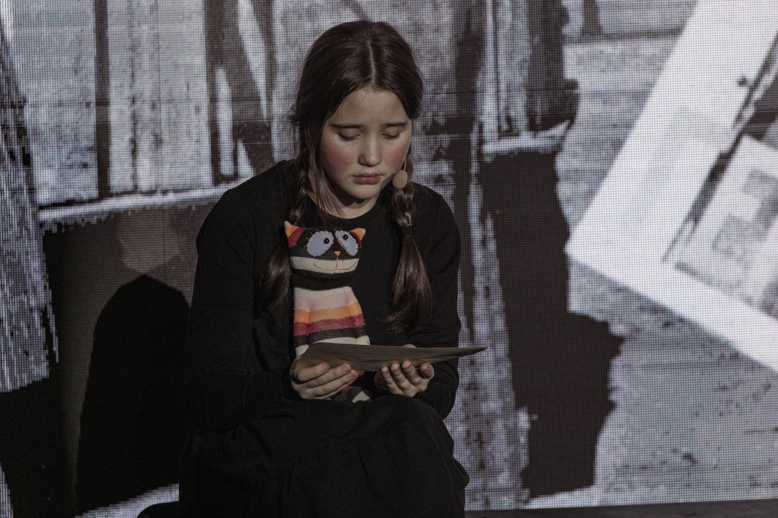 Спектакль "Узелки блокадной памяти", студия художественного слова "Начало", 2024 г. Фотограф: Адмакина Дарья