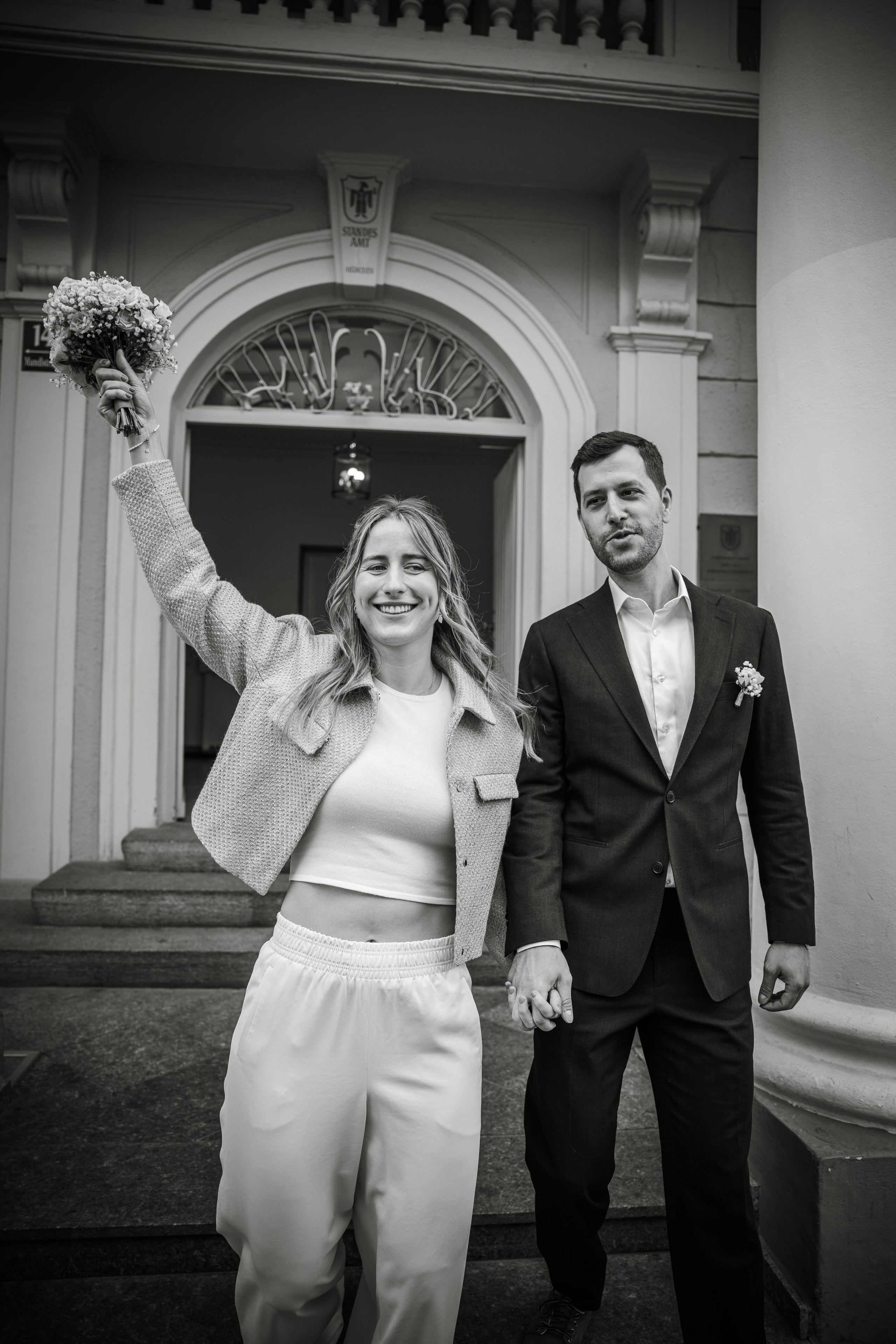 Romanrische Trauung im Standesamt Mandlstraße | München im Sommerlicht. Hochzeitsfotograf München Taufe Familienfotograf Tanja Mauke