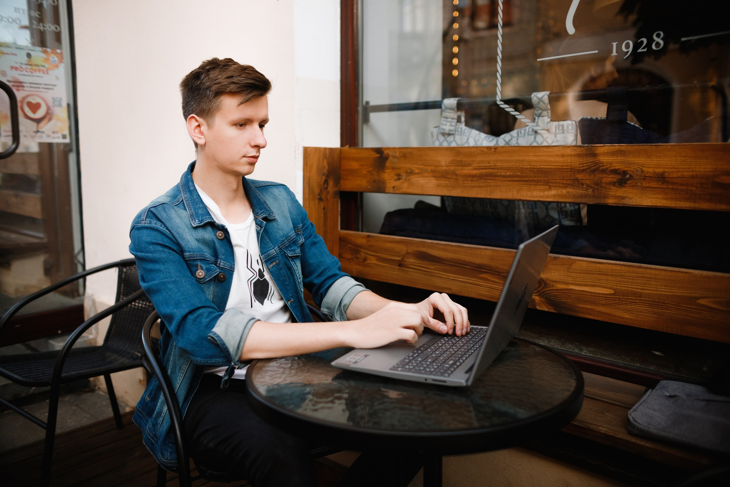 Yuri | freelance web designer blog content. Kaja | fotograf psów we Wrocławiu