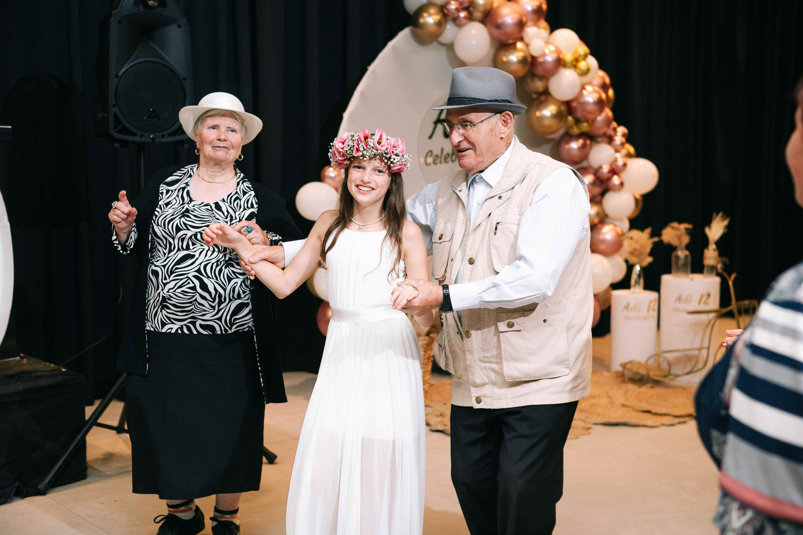 PARTY WITH FRIENDS. Https://shi-photo.com/