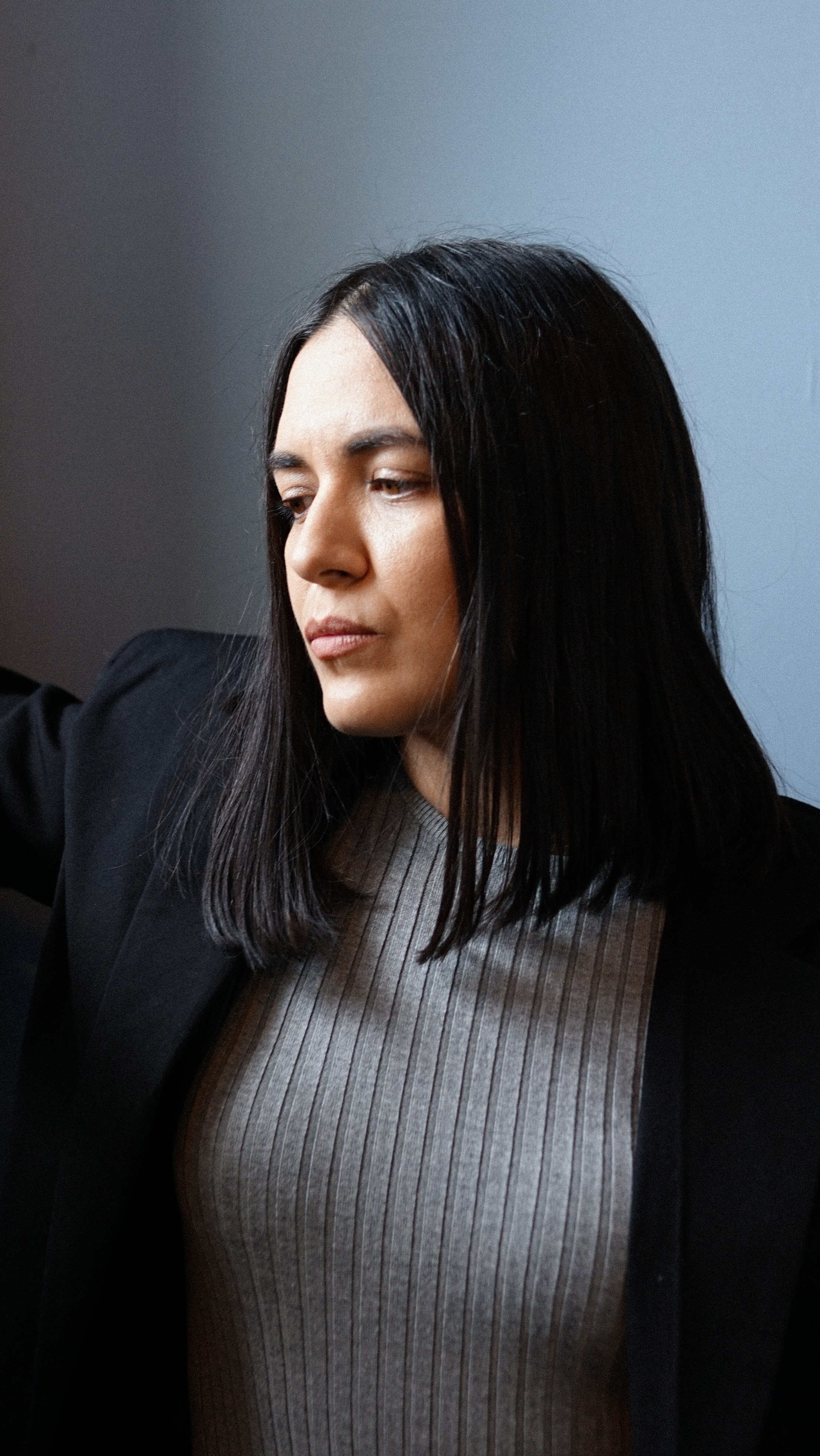 Fotografie de Portret Brașov | Artist Mădălina Beda. Madalina Beda- Artist vizual, fotograf, doula la nastere, consultant babywearing Brasov si in toata tara