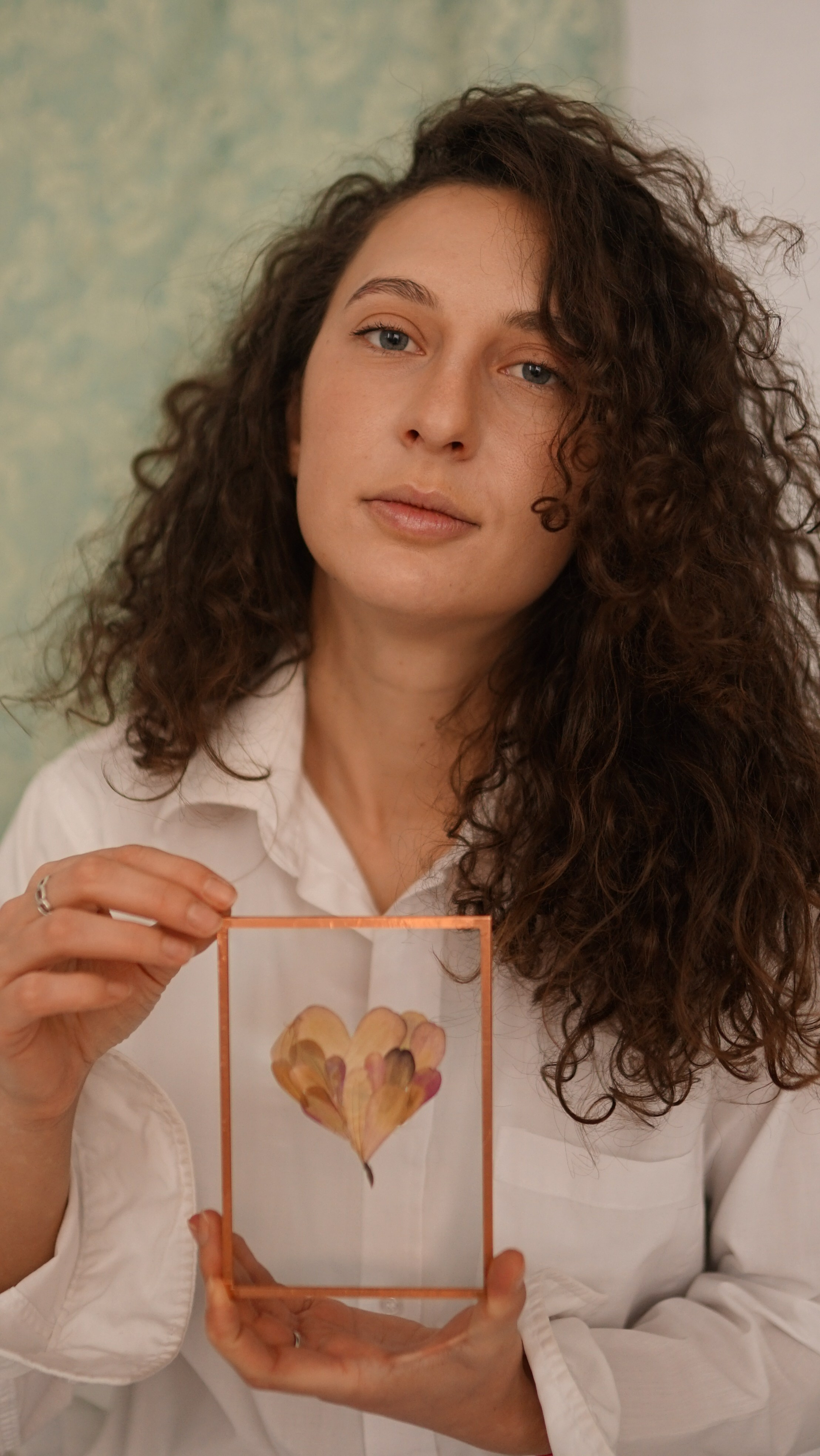 Fotografie de Portret Brașov | Artist Mădălina Beda. Madalina Beda- Artist vizual, fotograf, doula la nastere, consultant babywearing Brasov si in toata tara