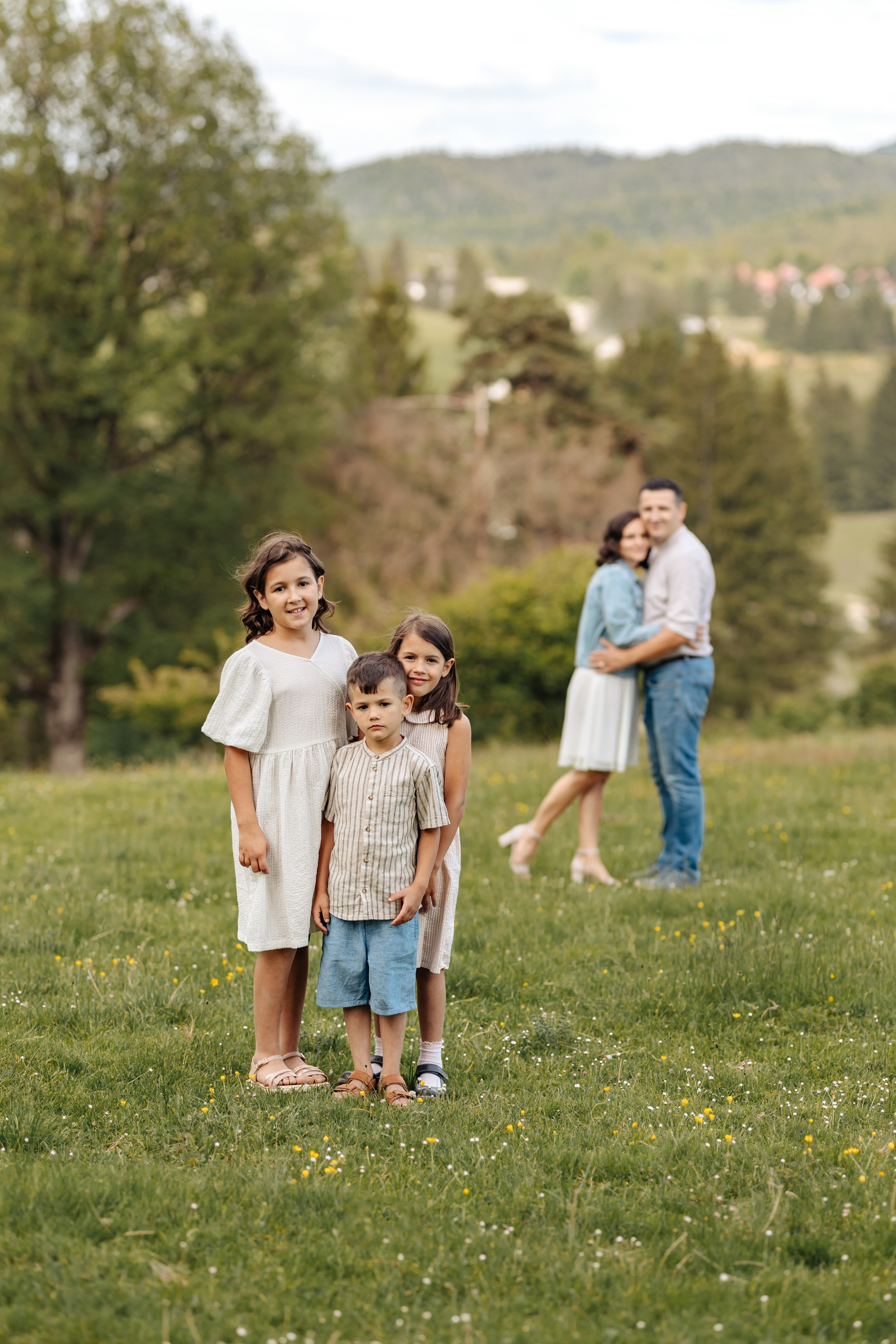 Familia Hudea. Cristina Andronache fotograf Brașov fotograf de familie fotograf de nunta Brașov