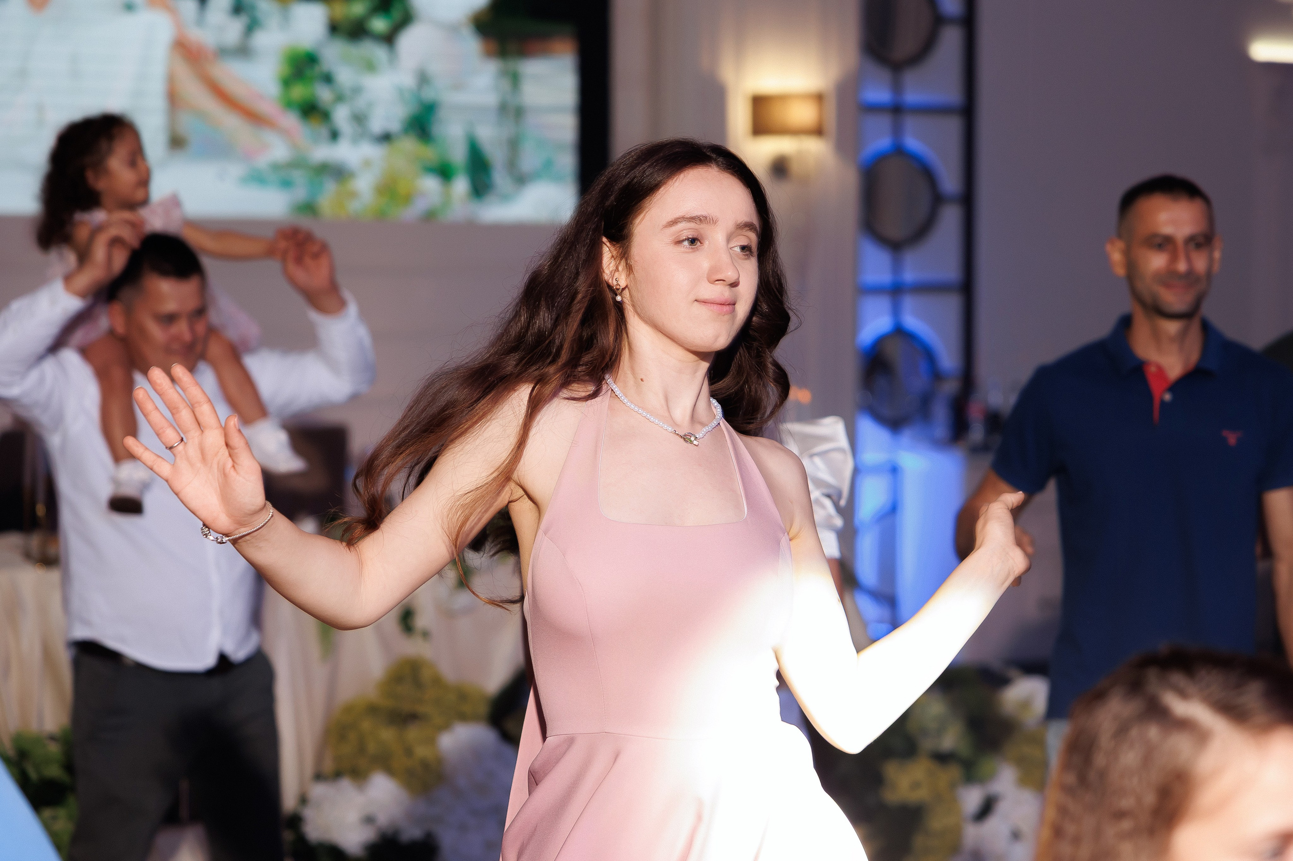 Eugen & Livia — Grand Elysee — Wedding Day. Servicii Foto și Video 067188353