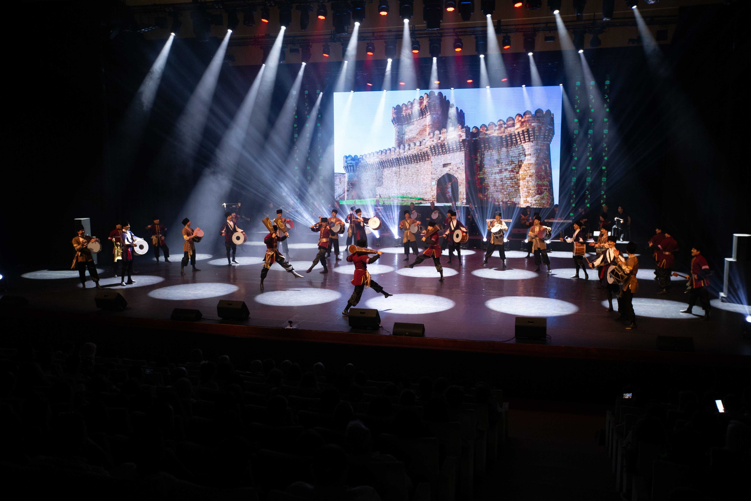 STATE DANCE ENSEMBLE. Wedding&Event photographer Ismail Rzayev in Baku
