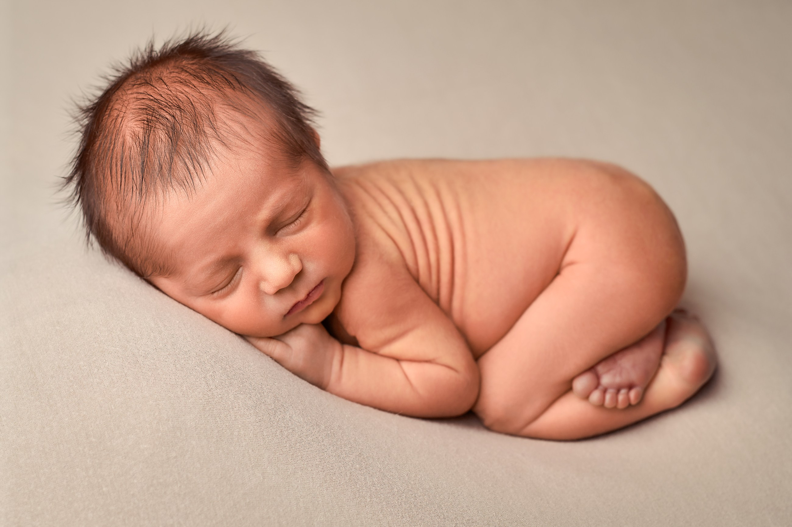 MATERNITY & NEWBORN professional Photography by Irene Chaikeen. Irene Chaikeen | Maternity and newborn photoshoot in Essex/London