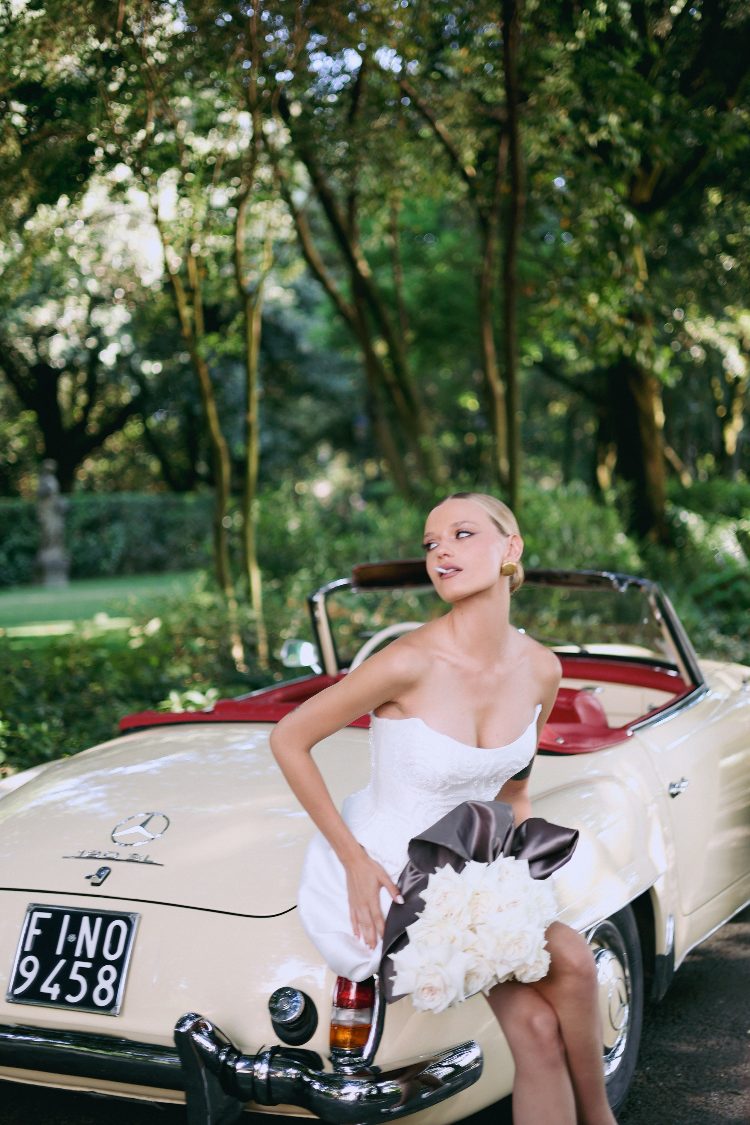 Retro car elopement Italy