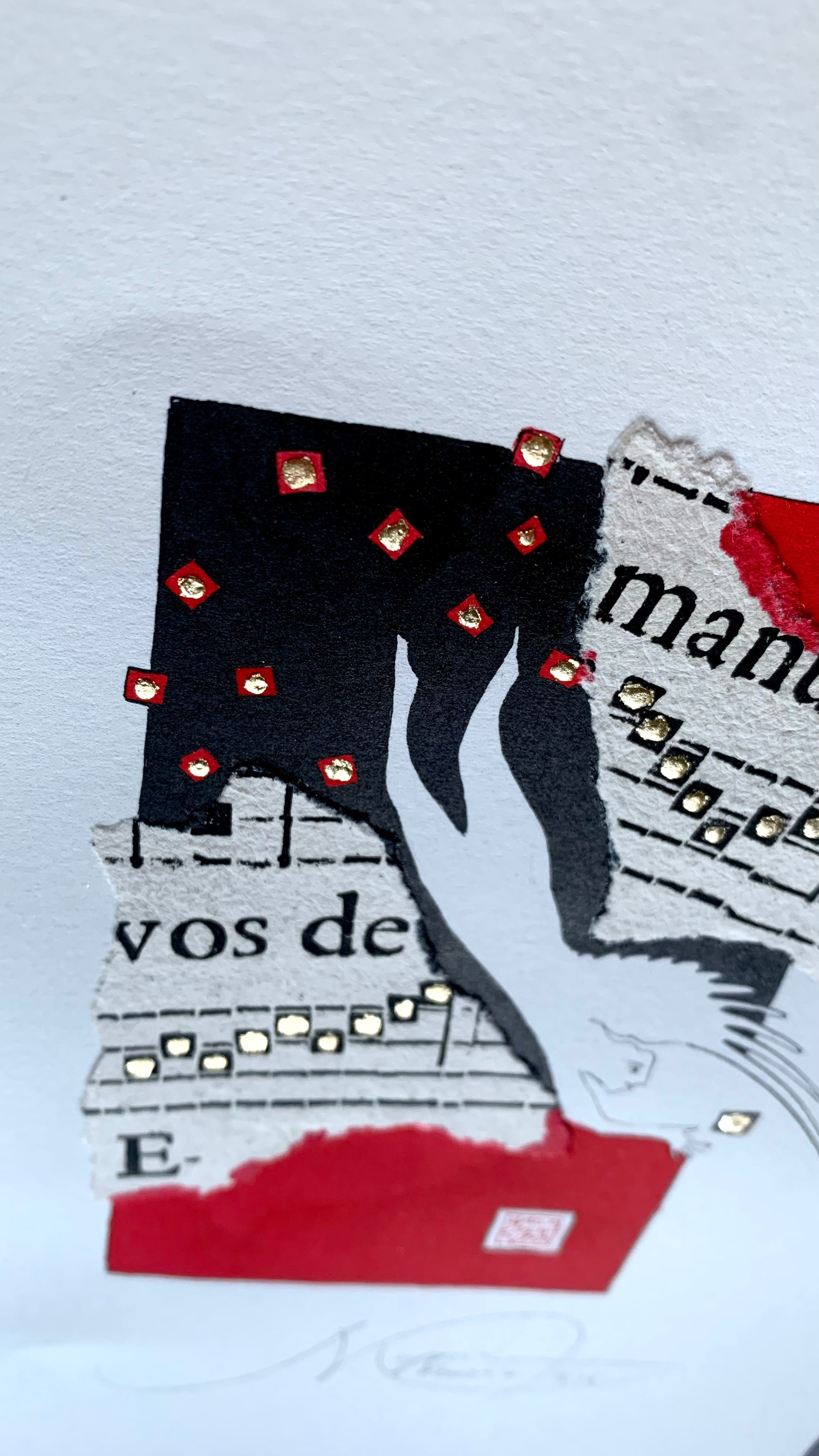 Angelo, disegno, Natale, rosso e nero, collage, spartito musicale, canto gregoriano, carta antica, canto antico, stella, angelo custode, esprimi un desiderio, oro, volo, ali, preghiera 