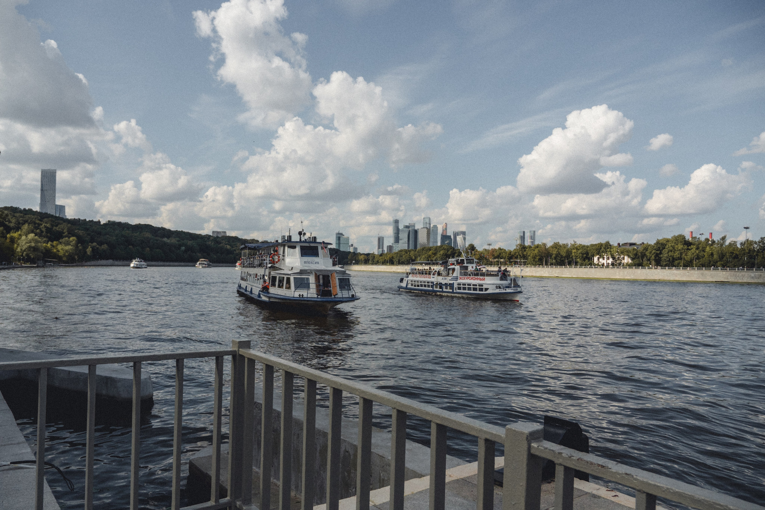 Воробьевы Горы. Photographe sur Cote d’Azur. Portraits de familles, couples, enfants, événements