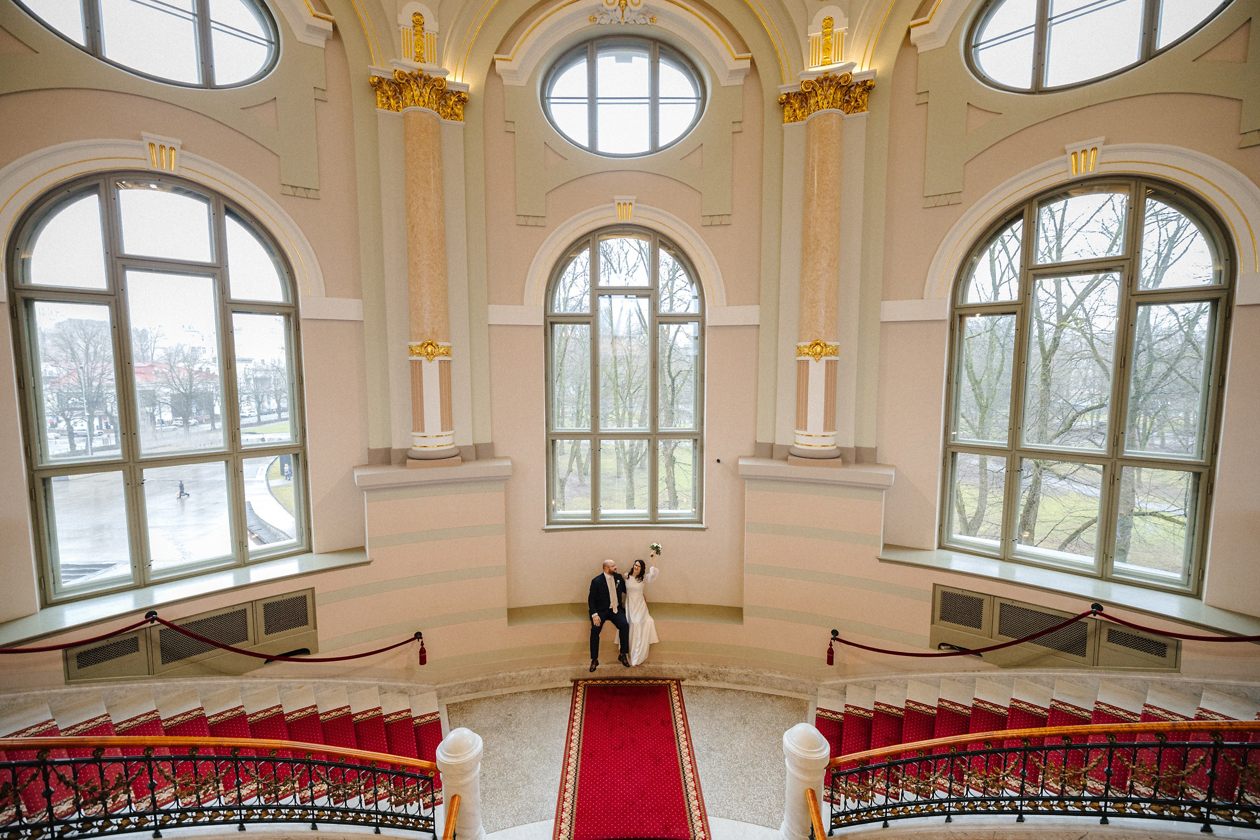 Зимняя свадебная фотосессия в музее искусств. Евгений Тимофеев | Свадебный и контент-фотограф и видеограф в Риге