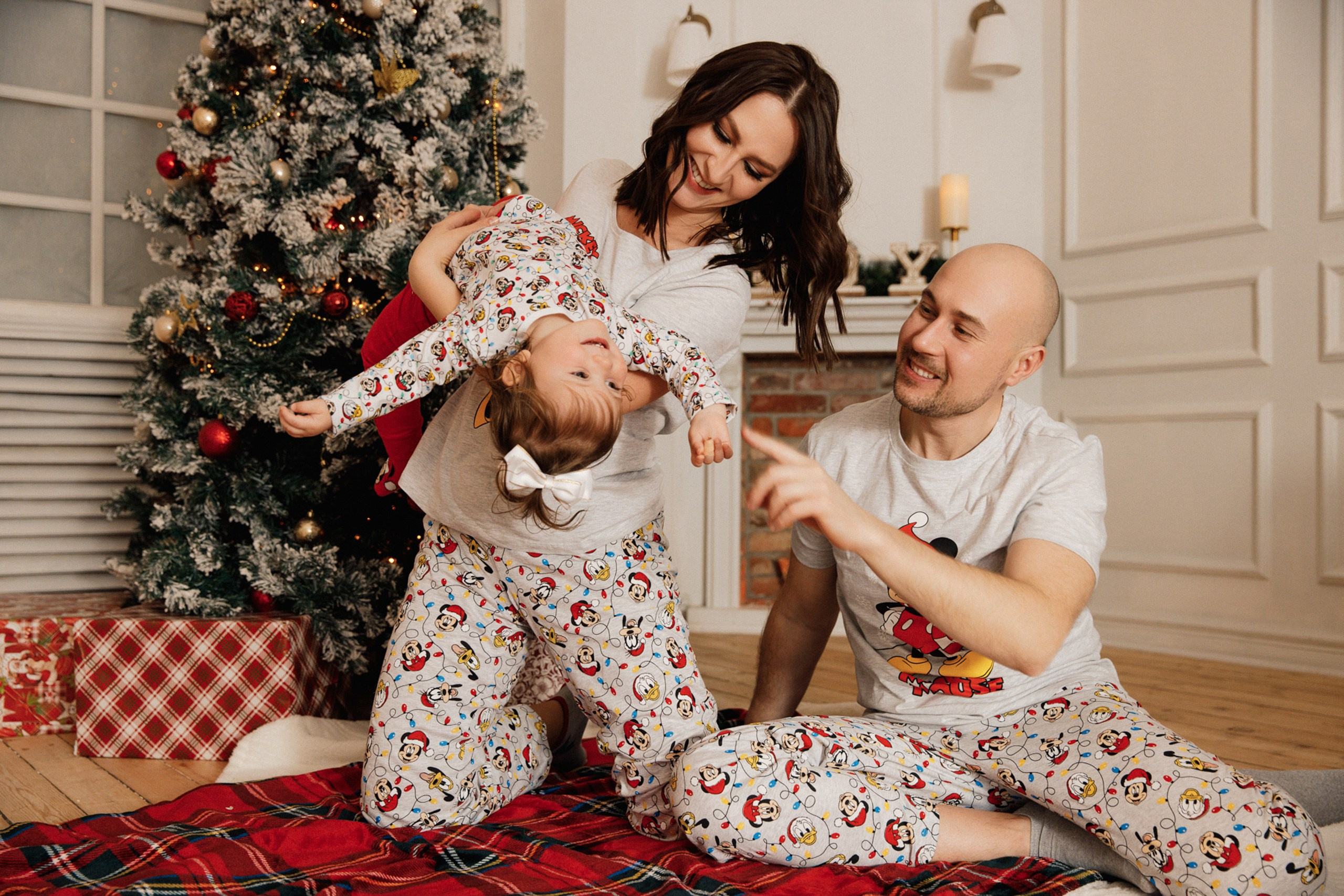 Christmas and New Year photo sessions in Riga, Latvia in studio. Evgeny Timofeyev | Wedding & Content photographer and videographer
