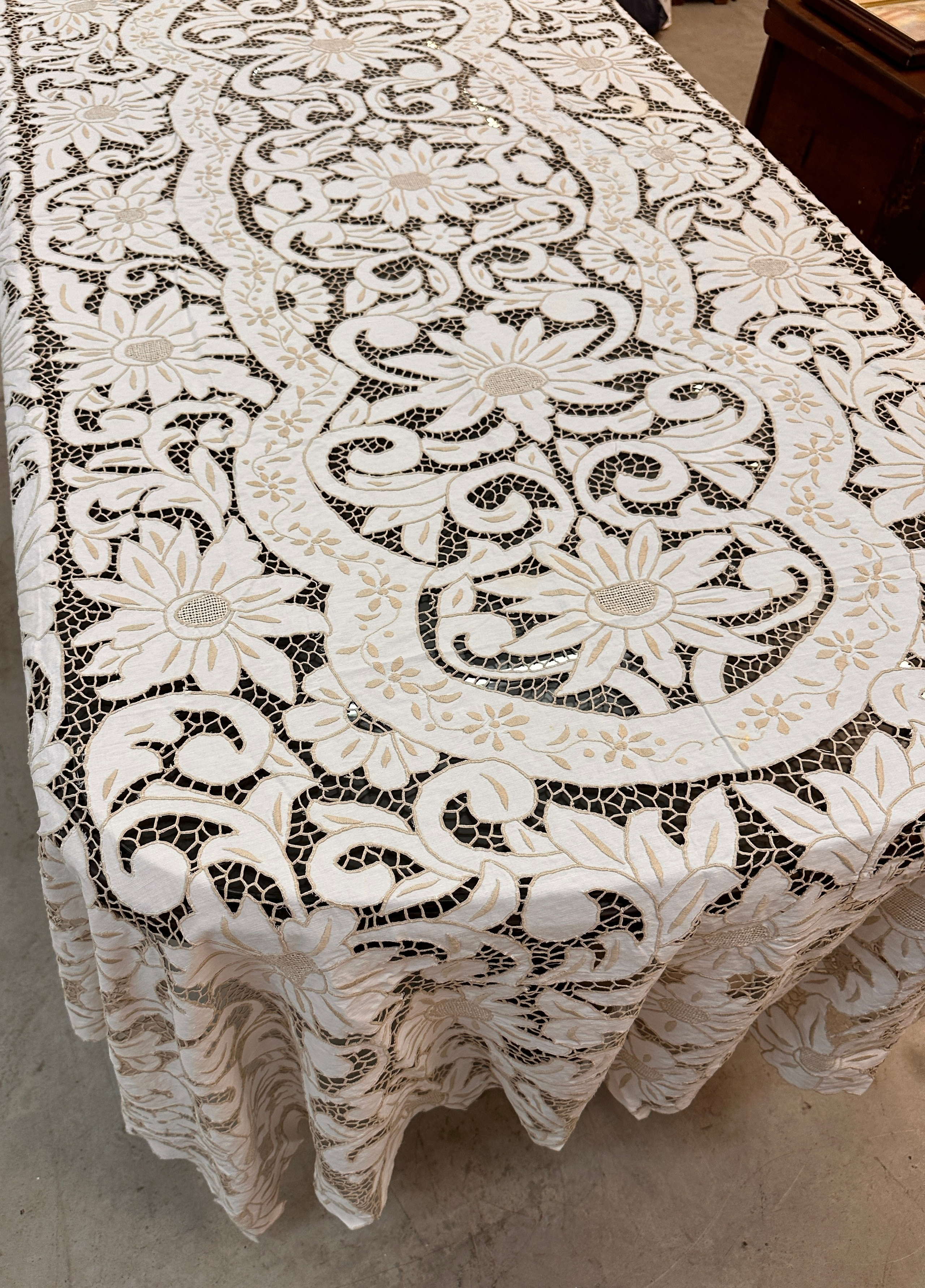 Textil1. Современнные и актикварные украшения в Барселоне, Москве и Санкт-Петербурге