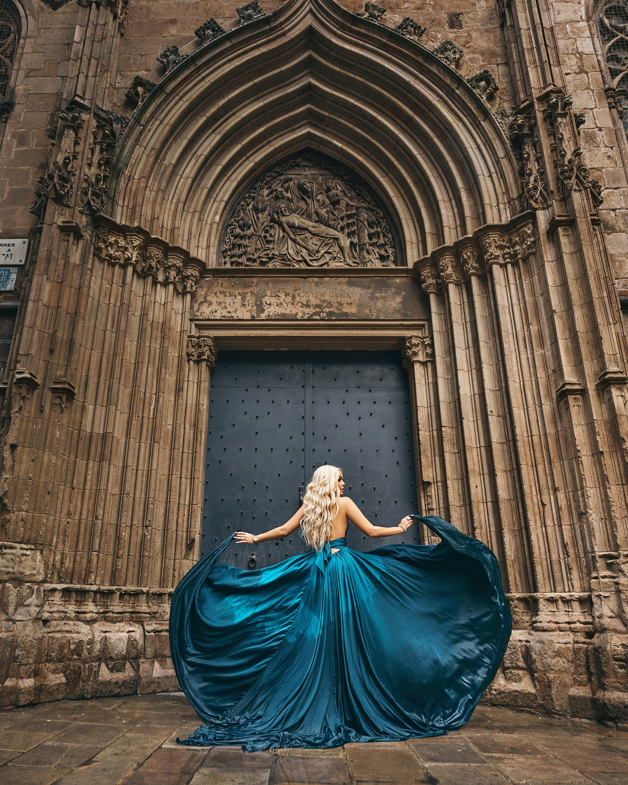 Fashion & Dresses for Photo Sessions | Barcelona Photographer Svyatoslav Usmyal. Barcelona Photographer | Studio & Outdoor Photo Sessions | Svyatoslav Usmyal