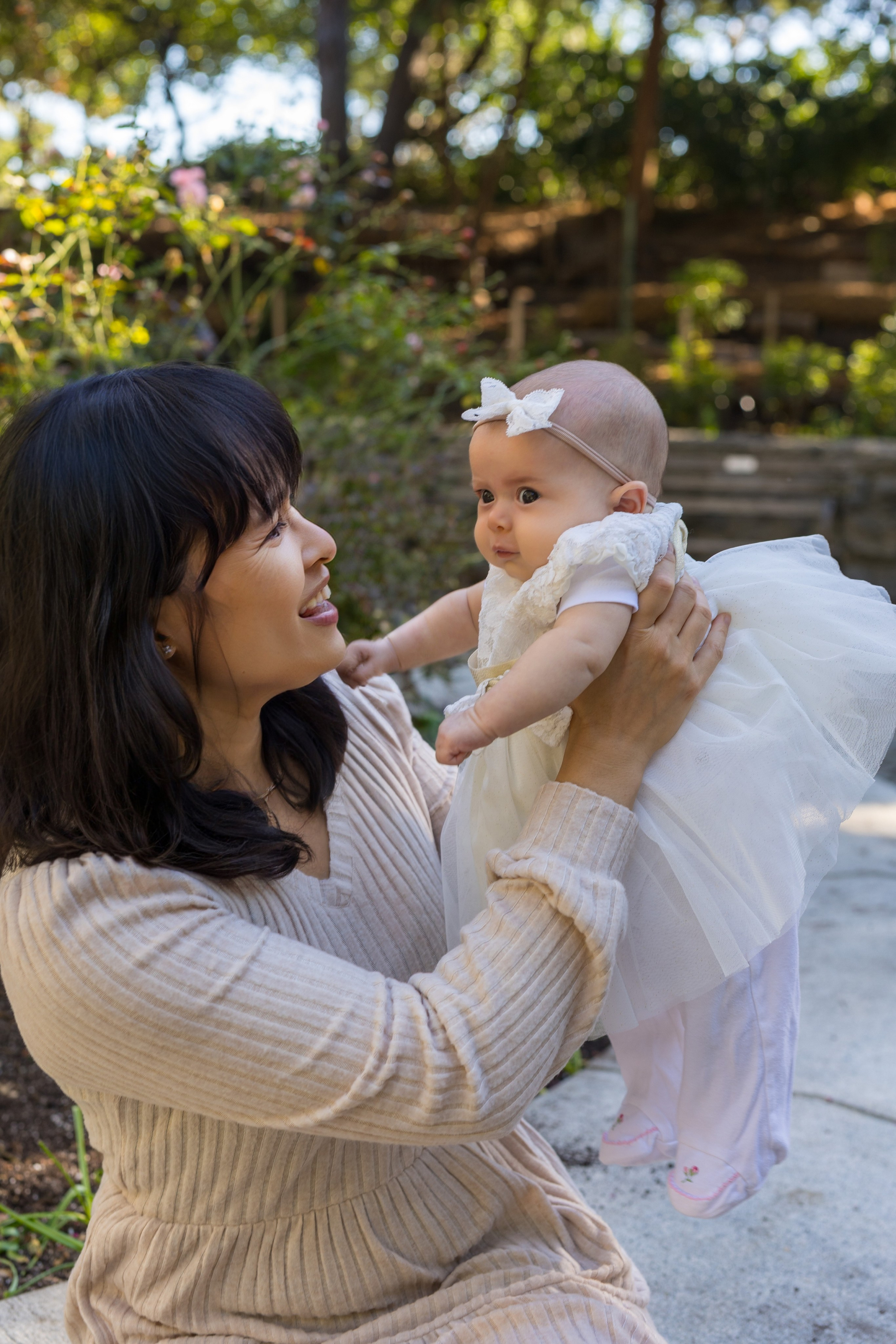 Family photoshoot in Carl Schurz Park. Family, lifestyle, and commercial photography in New York and New Jersey