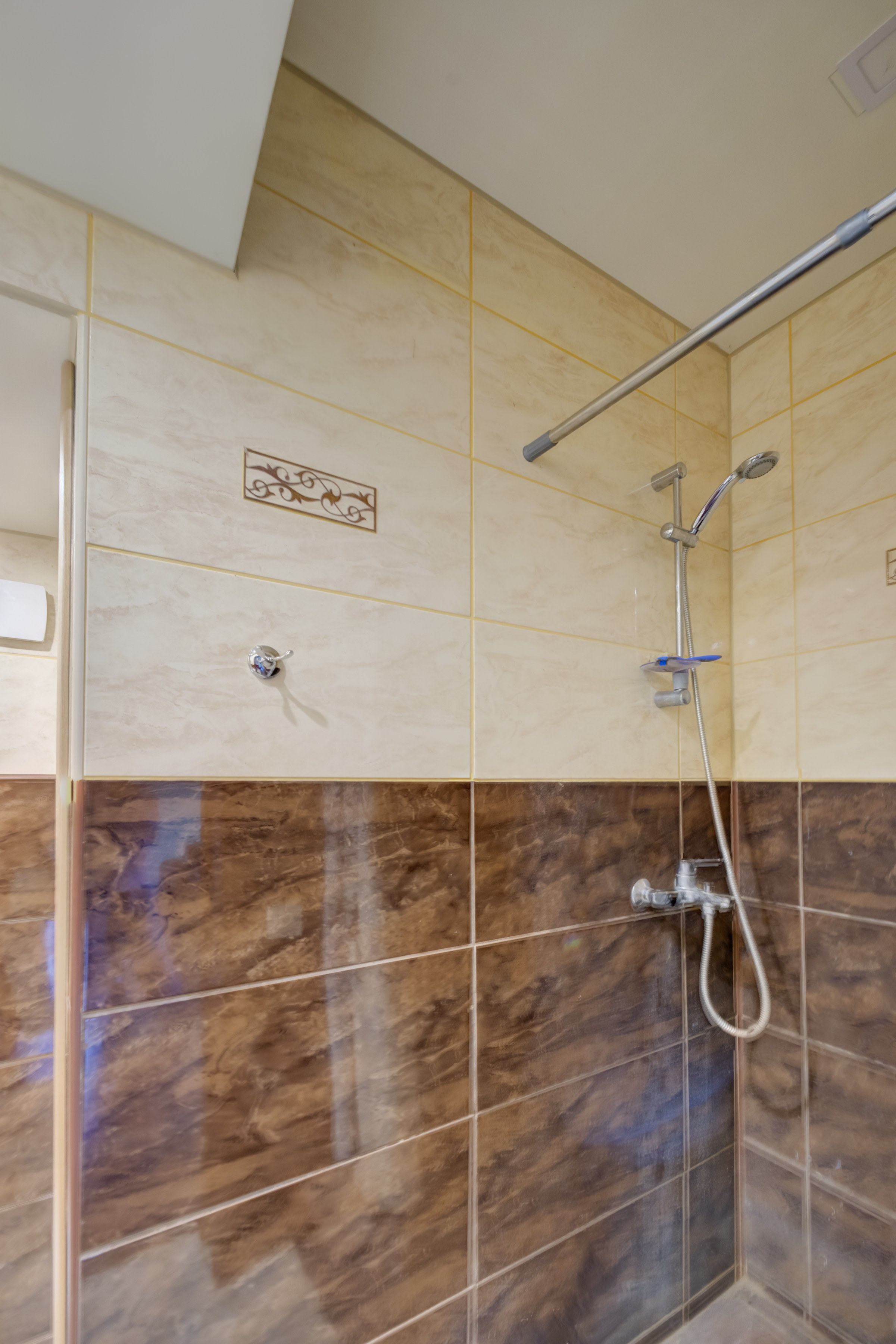 Sadyba Vinliaus r. prie ežero. Elina Sapiega fotografė Vilniuje