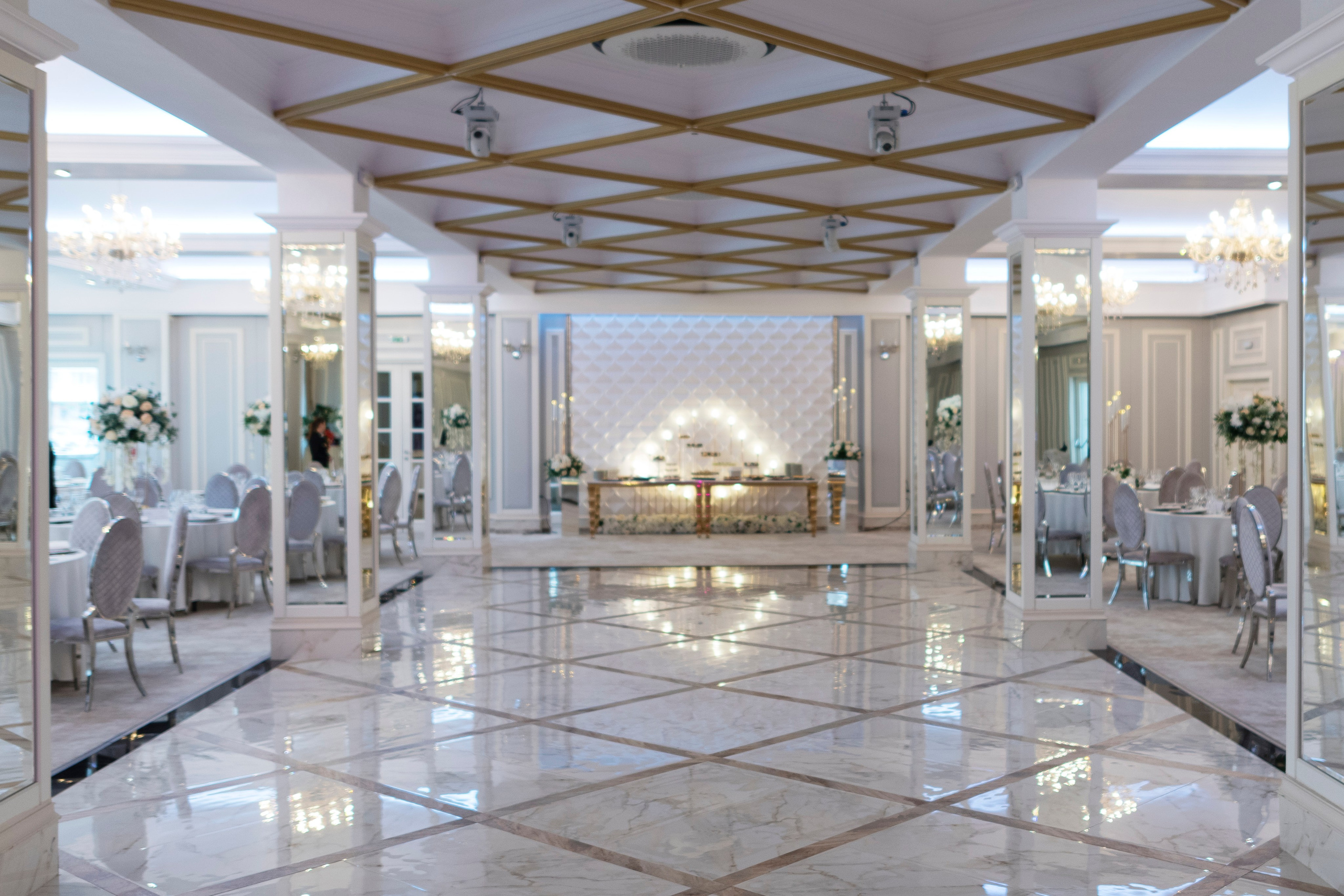 Fotografii de nunta Onesti. MDimaFotoStudio. Fotograf de nuntă, evenimente private și de familie