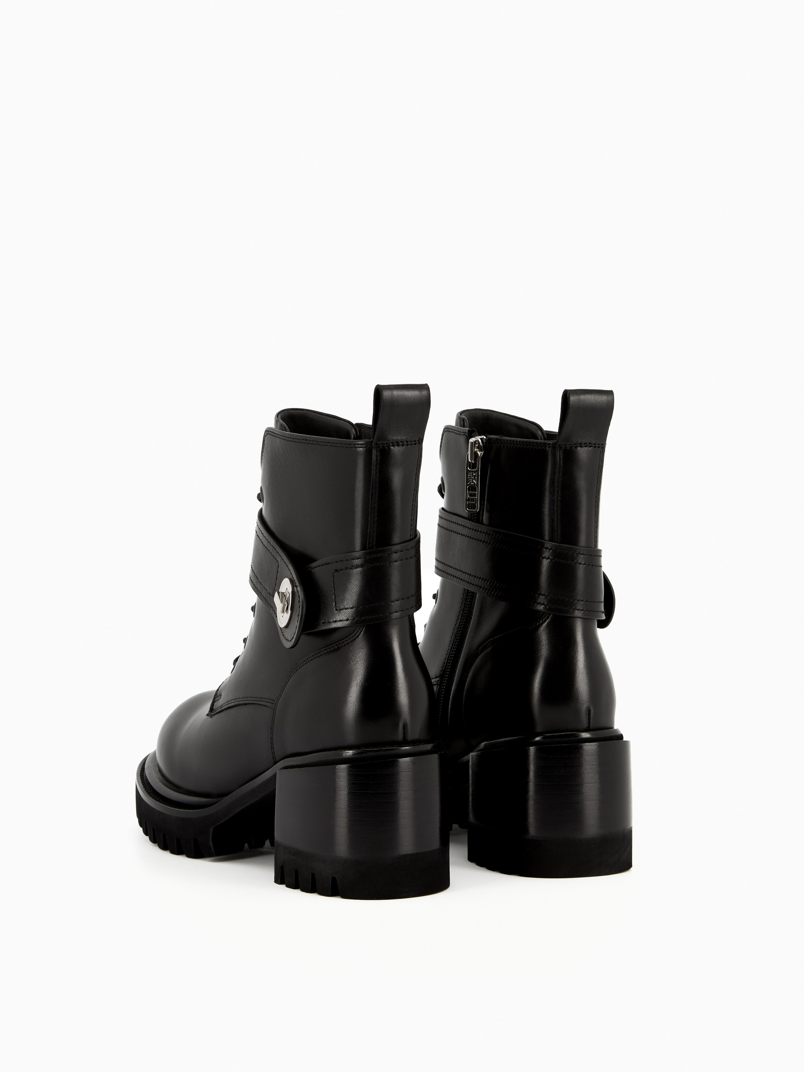 Обувь. Предметная фотосъемка в Алматы. Студия фото и видео съемки товаров