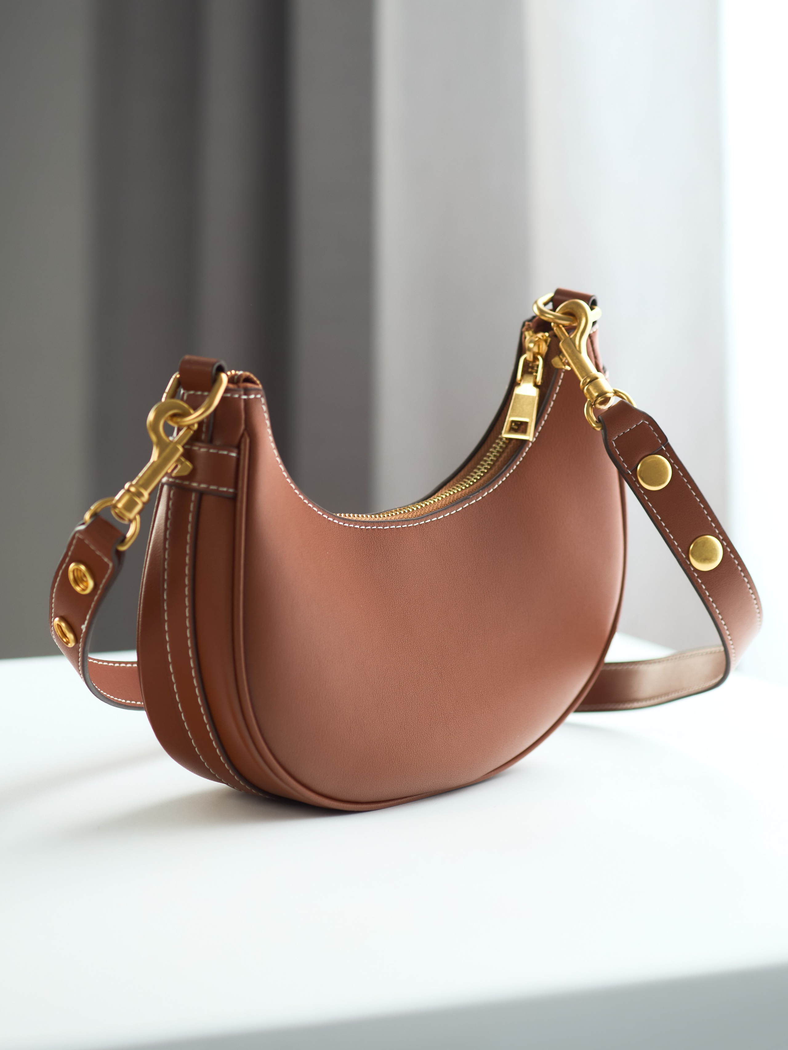 Сумки и кошельки. Предметная фотосъемка в Алматы. Студия фото и видео съемки товаров