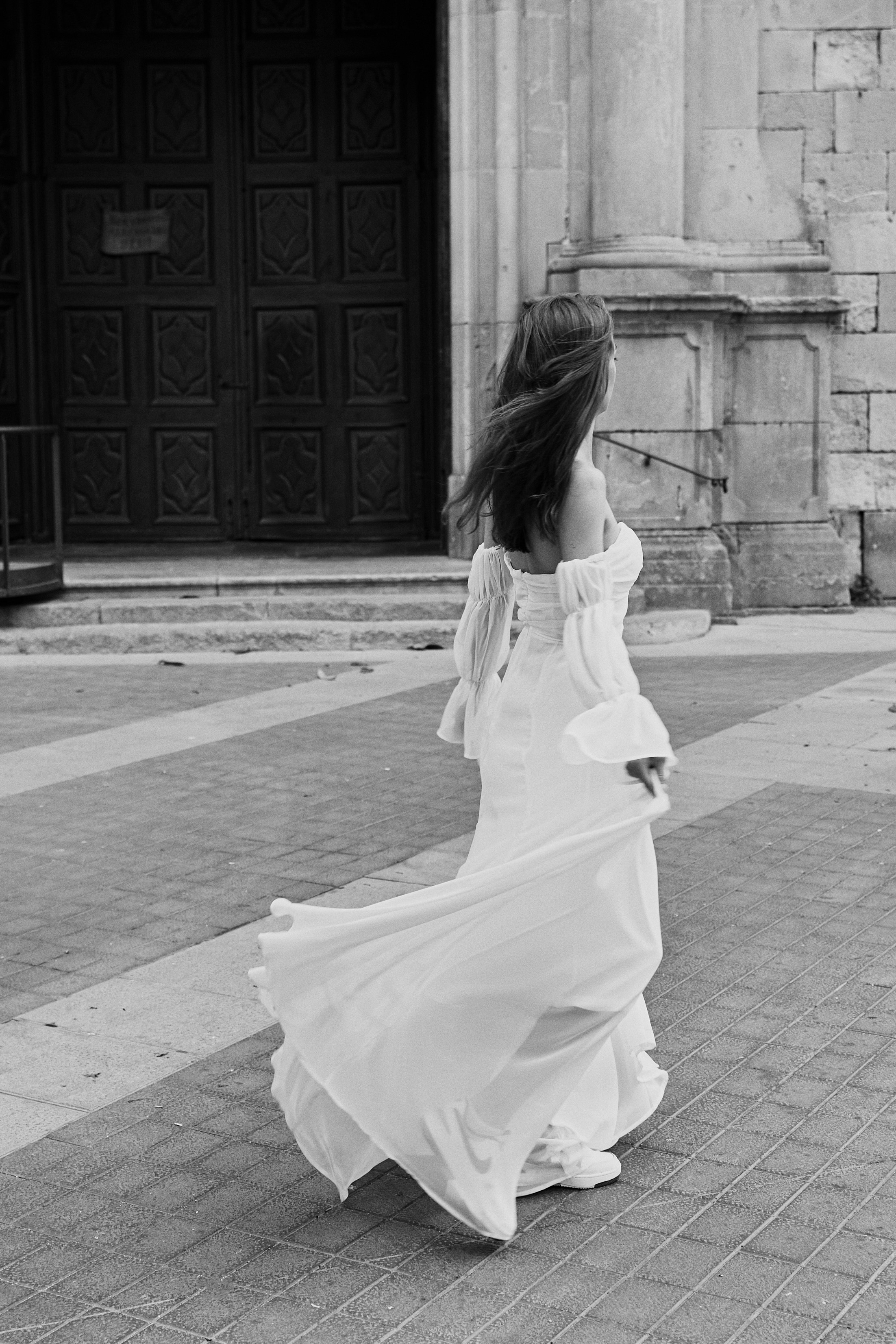 The runaway bride. Photographer in Barcelona Spain Zhanna Zakharchenko