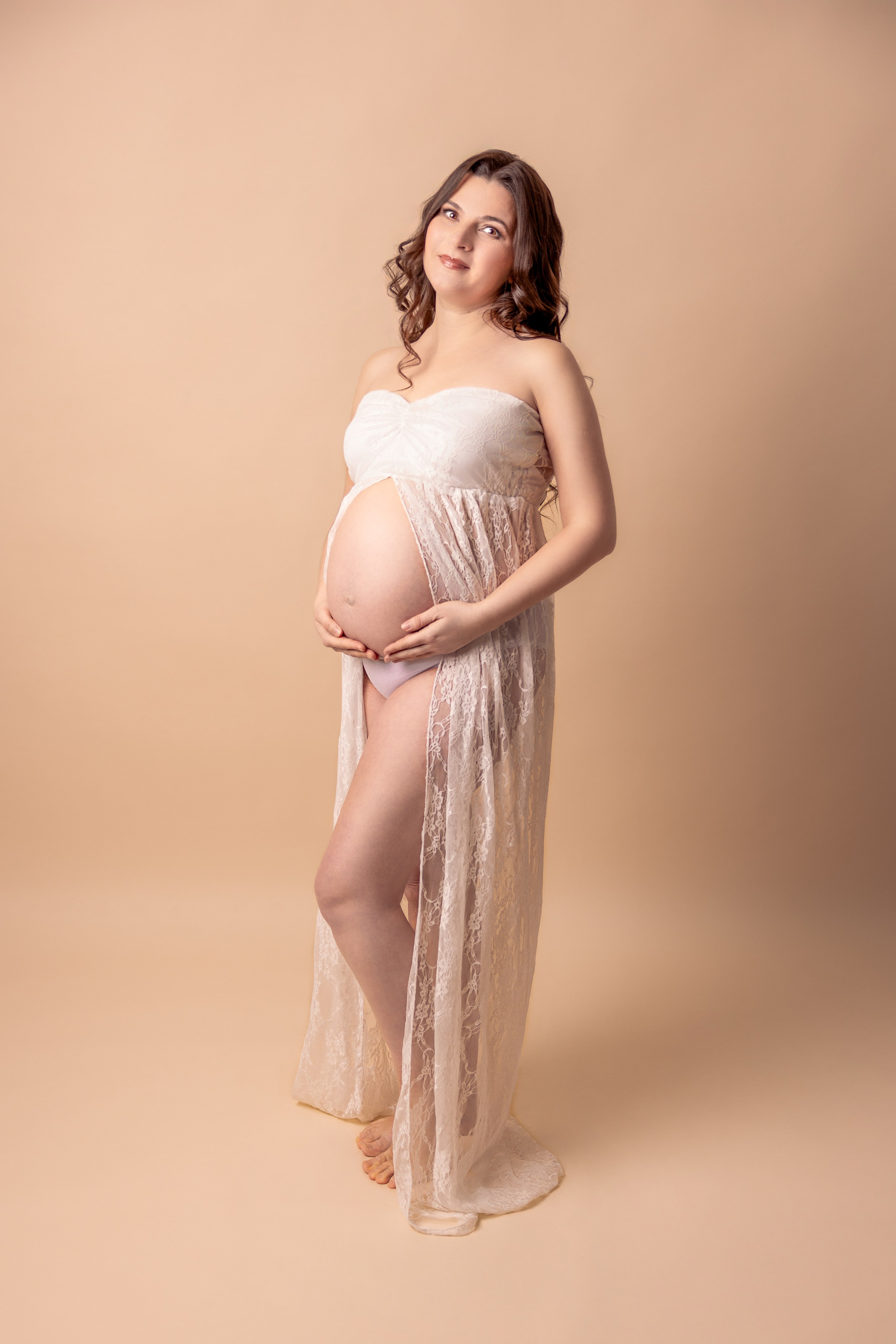 Maternity Wardrobe — Dresses Included for Your Session. Family & Maternity Photographer in Dresden Tatiana Mudryak