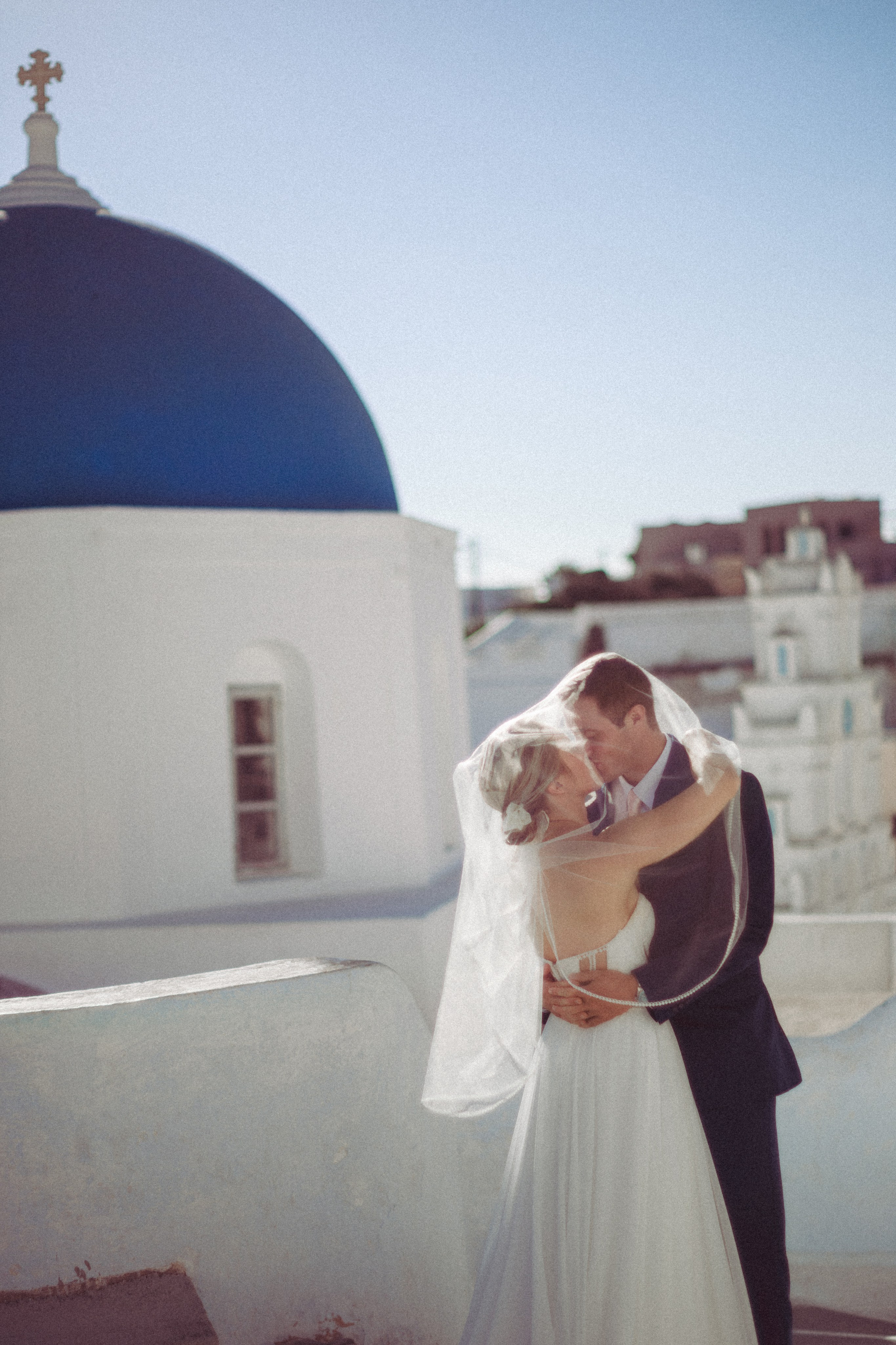 Ashley and Codey Elopement in Santorini. Photographer in Greece Kristina