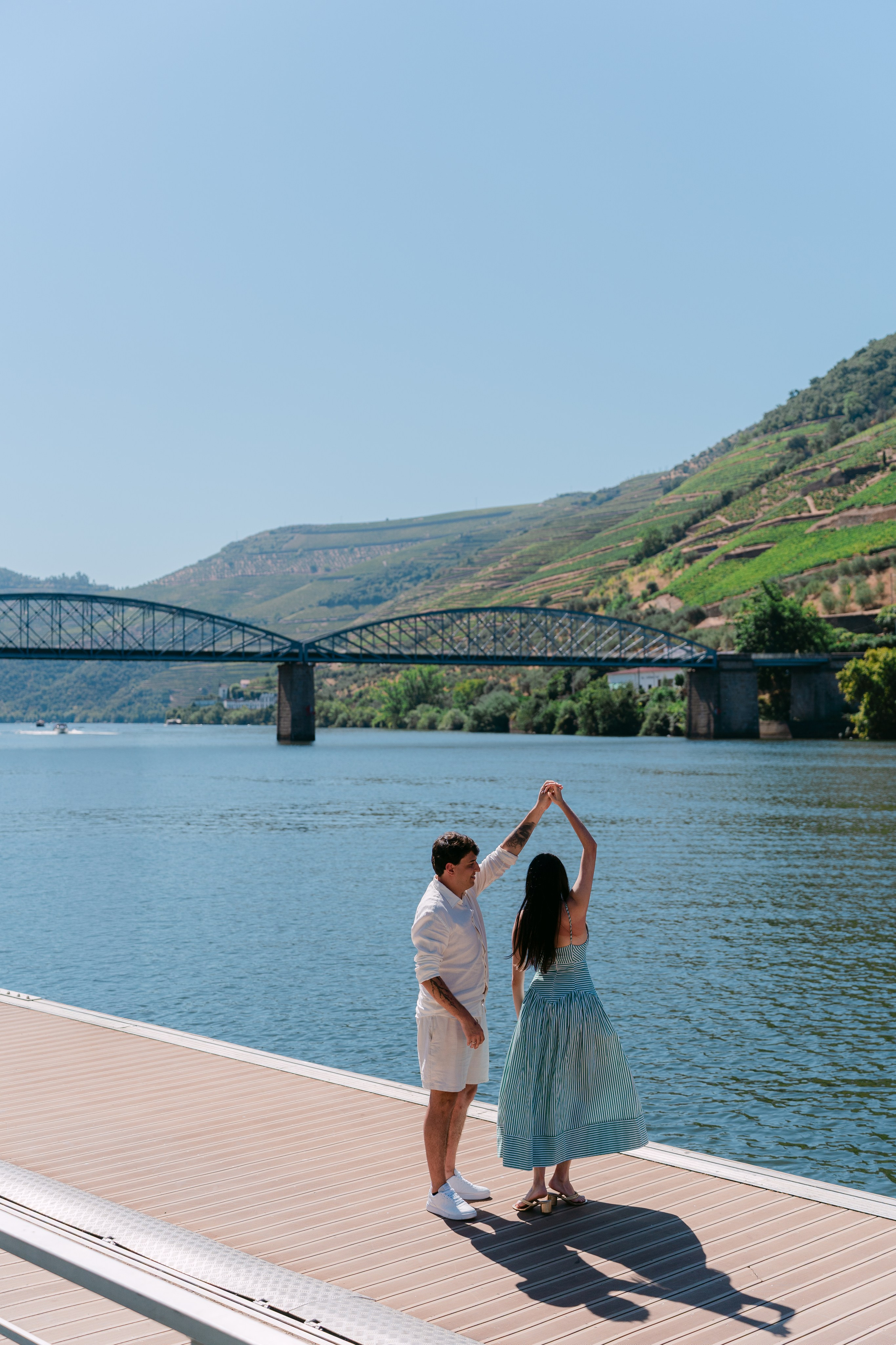 Wedding Proposal at Douro Valley — Arthur & Ana. Wedding & destination wedding photographer in Porto, Portugal — Davi Valente | Lisbon, Douro Valley, Rome, Tuscany & Lake Como