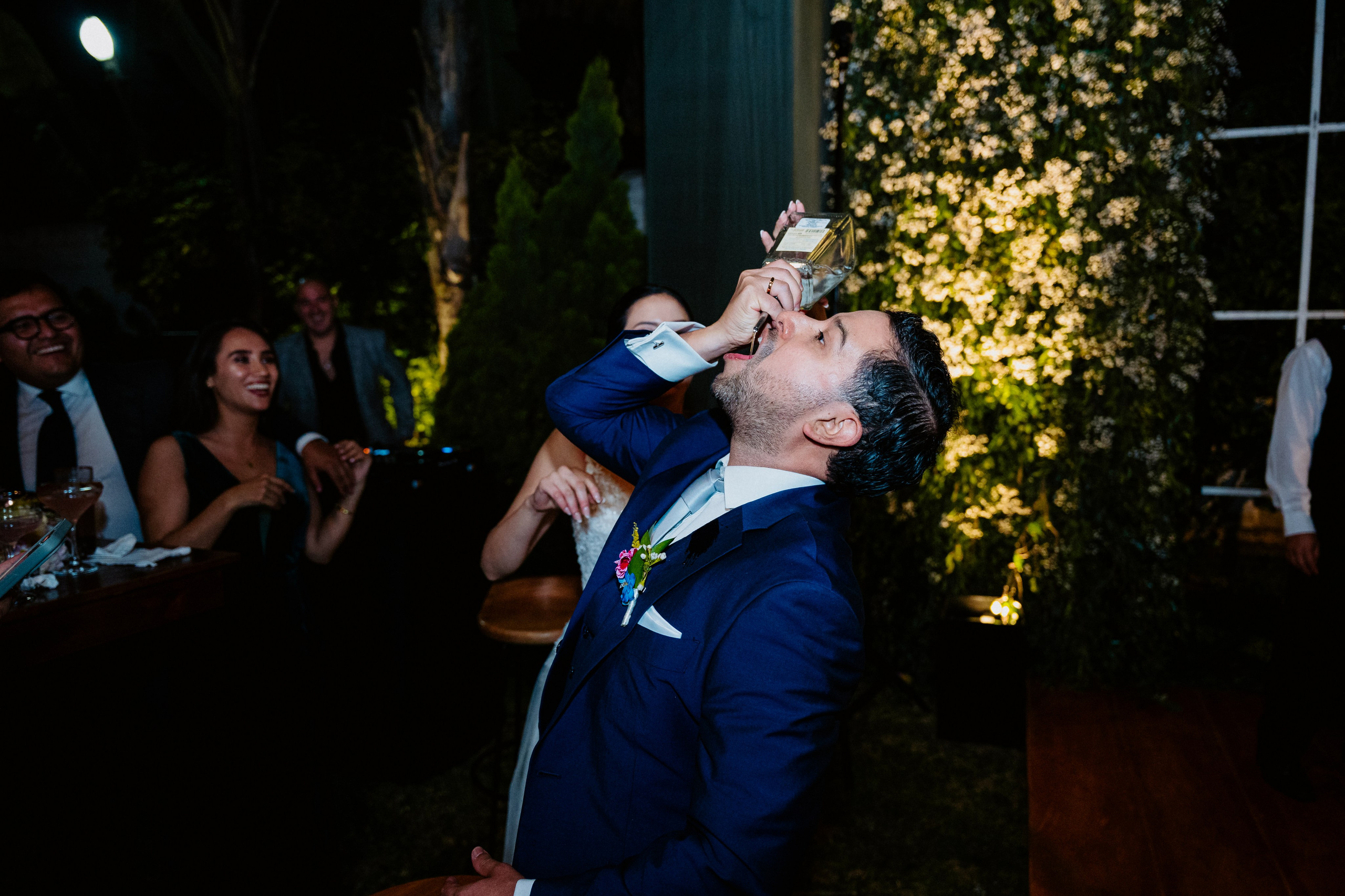 Un vistazo a la fiesta. Fotógrafo de Bodas en Lima | Ronhy Altamirano. Fotografía narrativa y cinematográfica para bodas, quinceañeras y eventos exclusivos