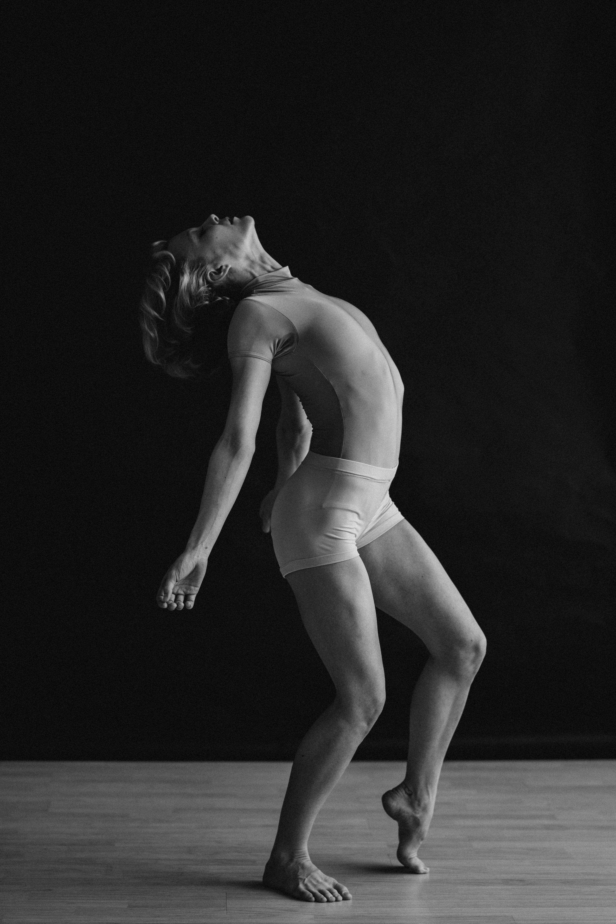 DANCERS. Victoria Olonen – Cinematic Portrait Artist | Helsinki & Europe