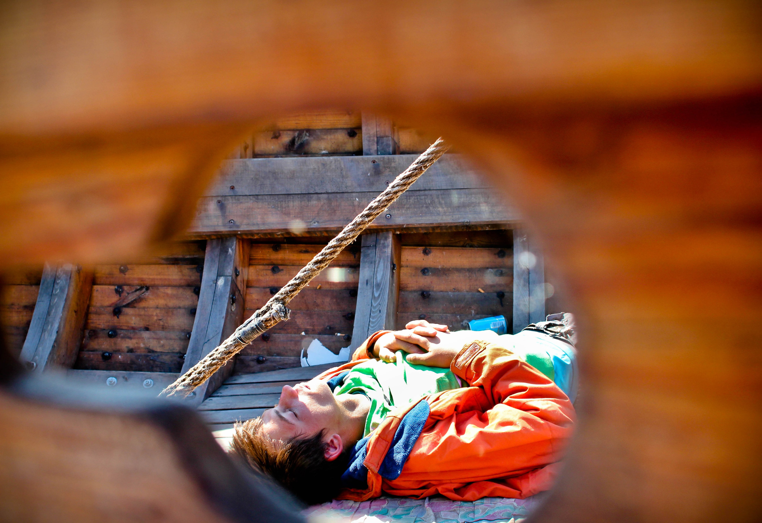 2011. Стрит-фотография, полная абсурда, идиотизма и красоты