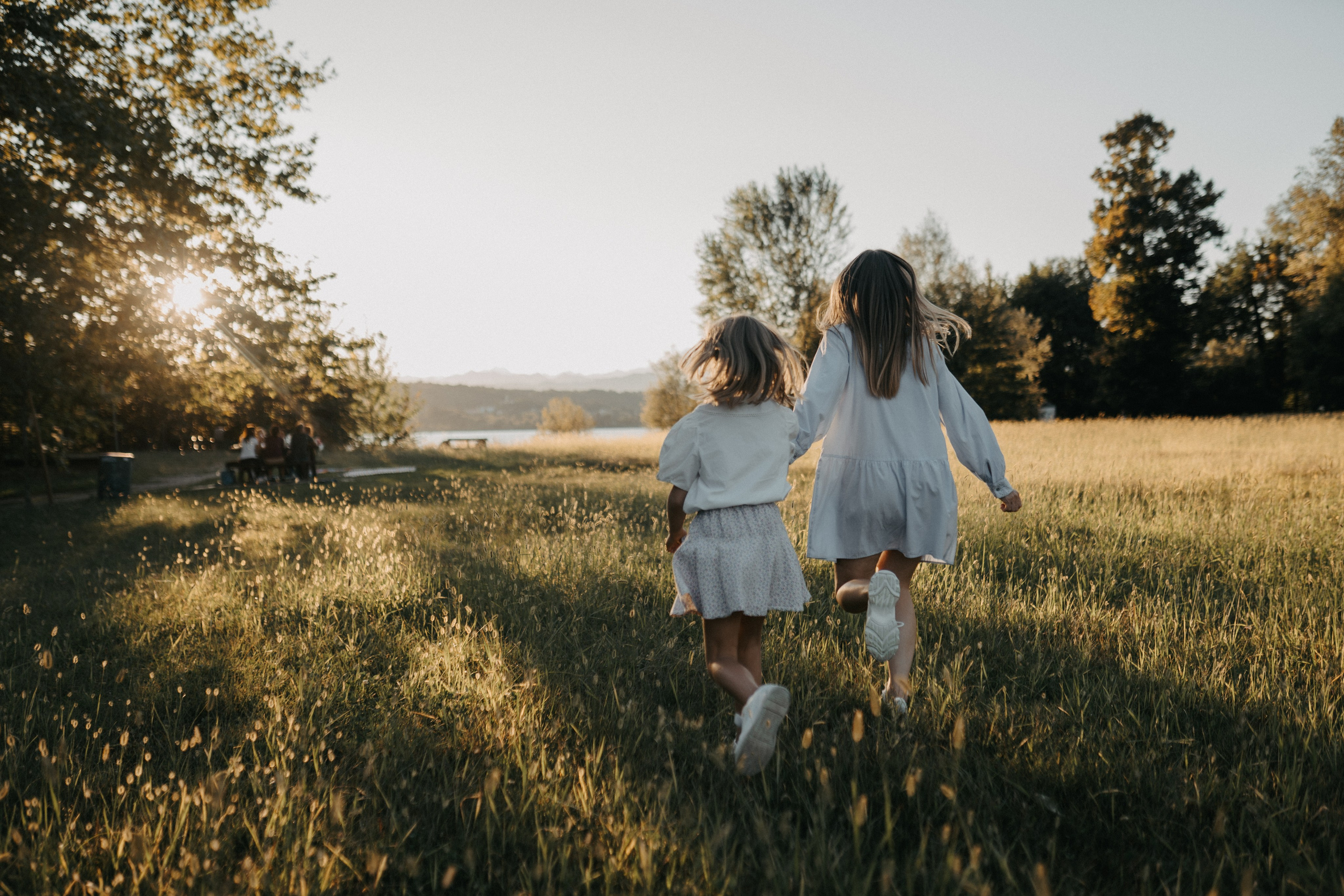 Shooting gravidanza e neonati in location naturali sul Lago Maggiore