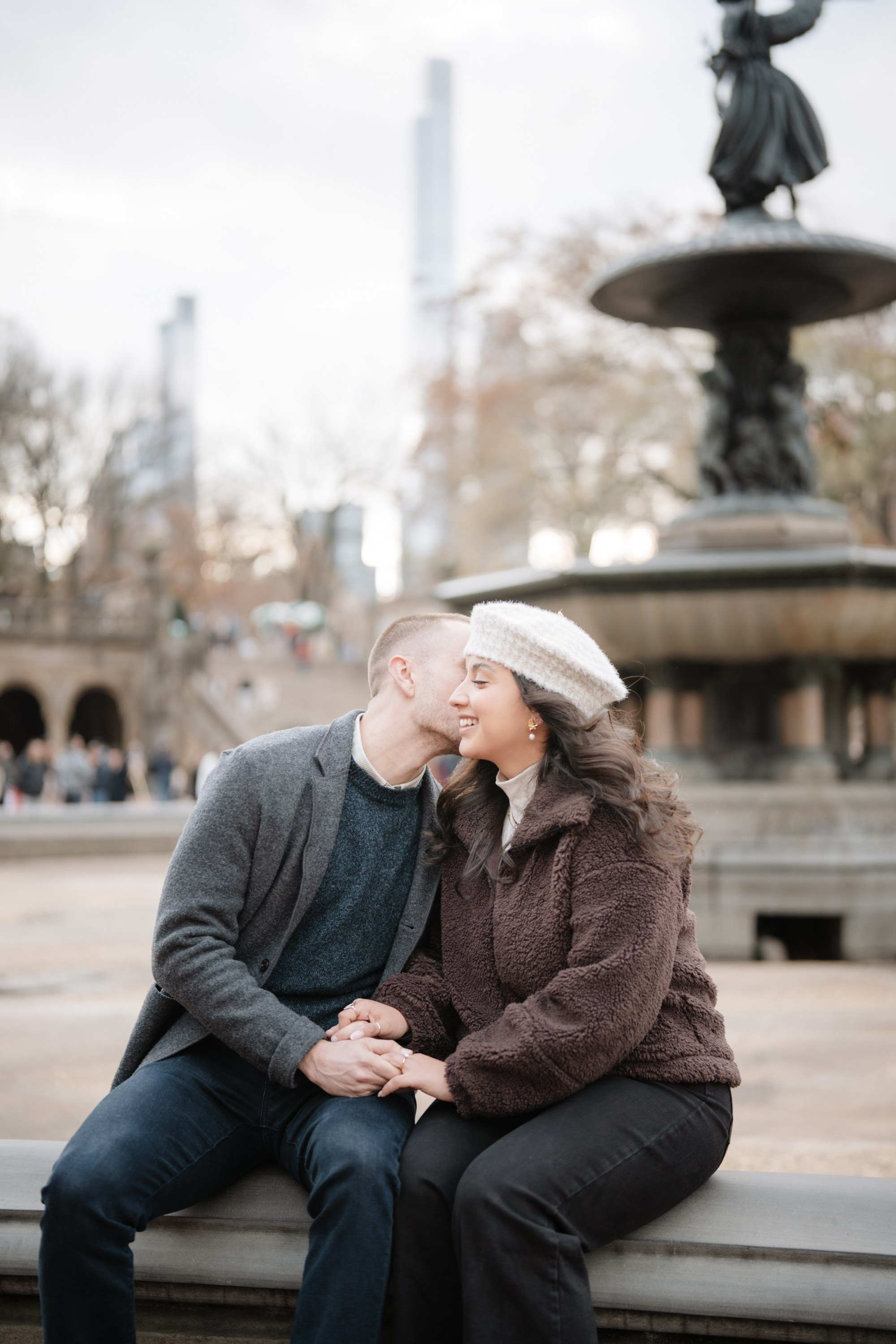 Proposal in Central Park. Portrait and wedding photographer in New York