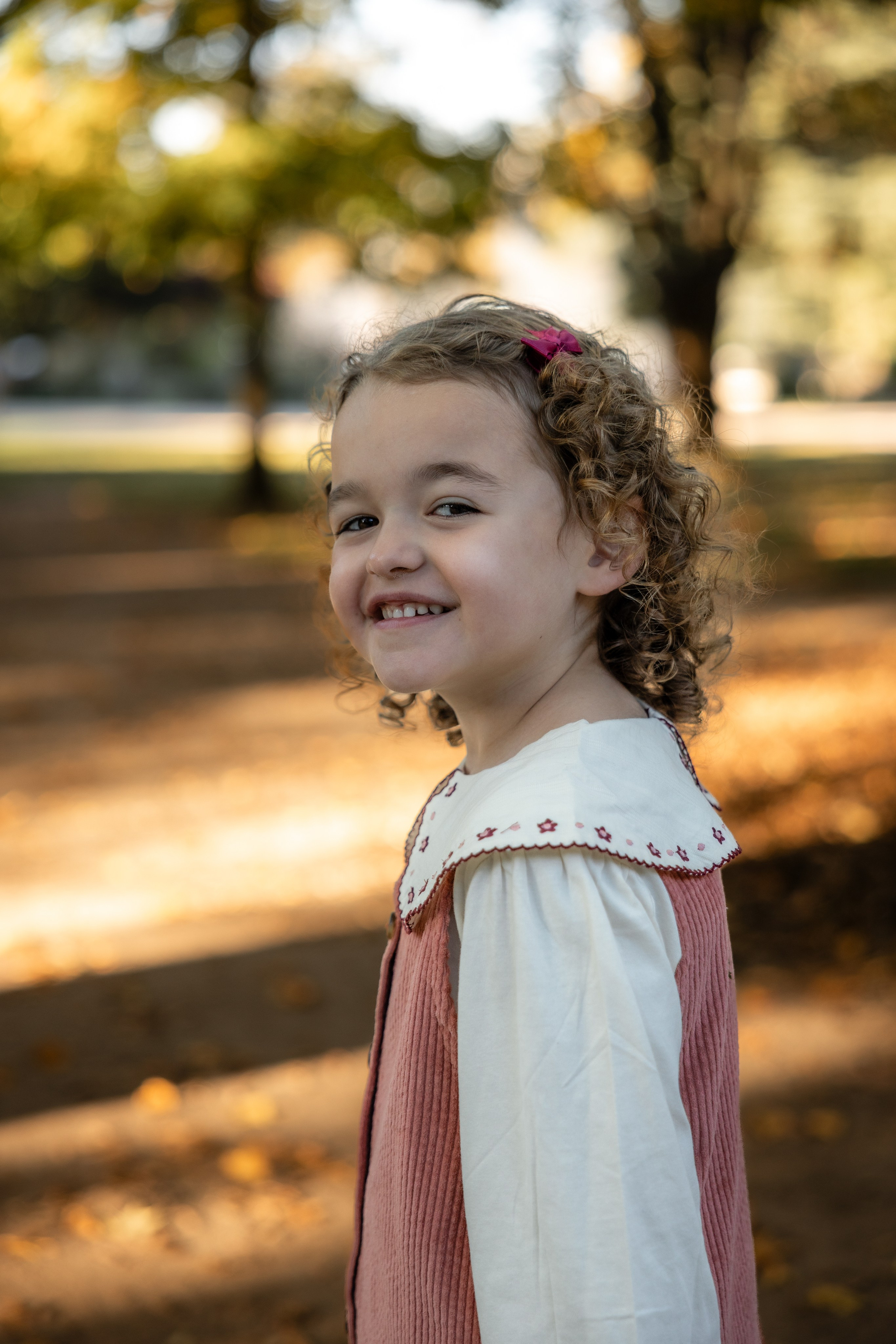 Autumn Family photoshoot in Toulouse. Jardin des Plantes. Eugénie Smirnova — your photographer in Toulouse and southwest France