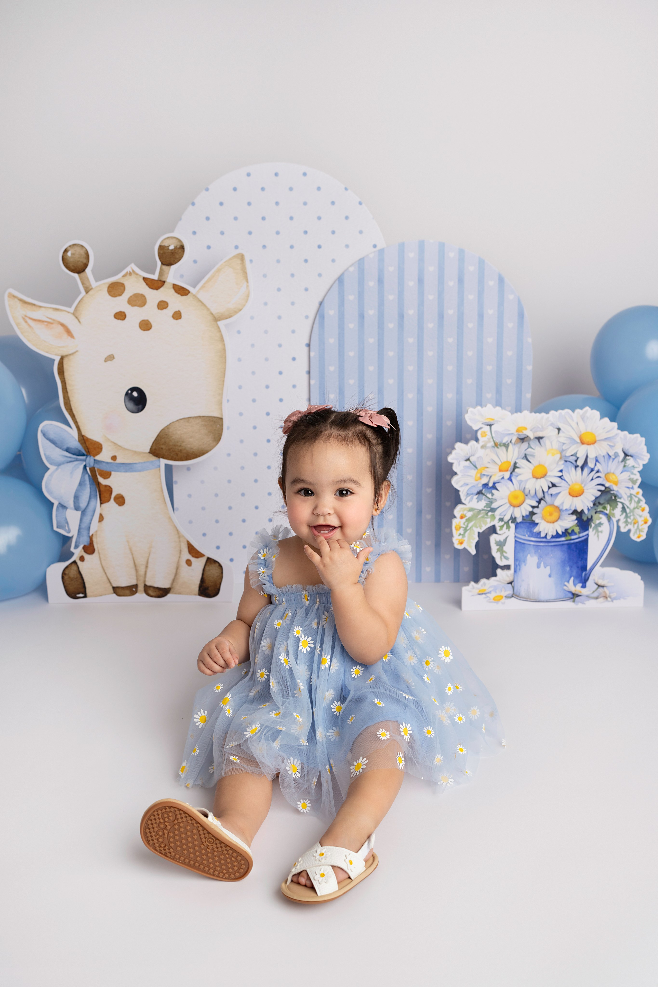 CAKE SMASH PHOTOGRAPHY. Newborn, Sitter and Cake Smash Photographer in Doha, Qatar