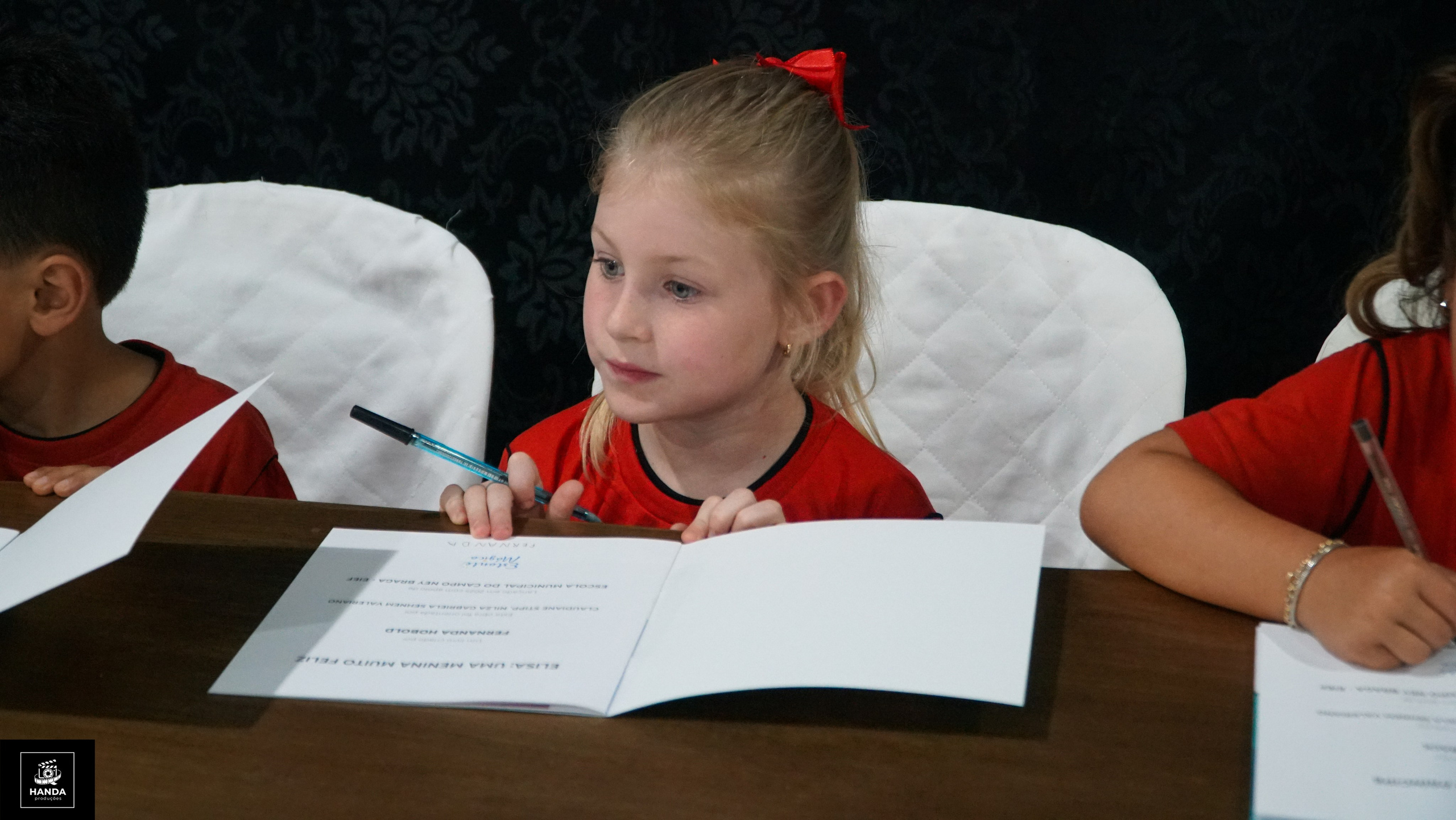 Noite autógrafos colégio Aurélio Buarque de Holanda. Handa Produções