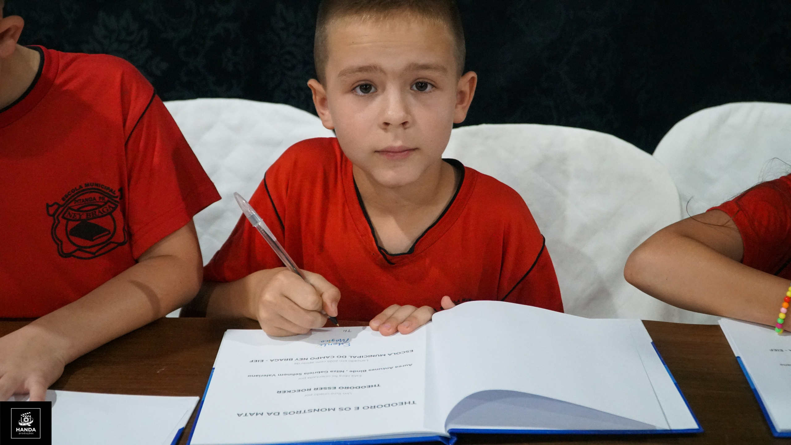 Noite autógrafos colégio Aurélio Buarque de Holanda. Handa Produções