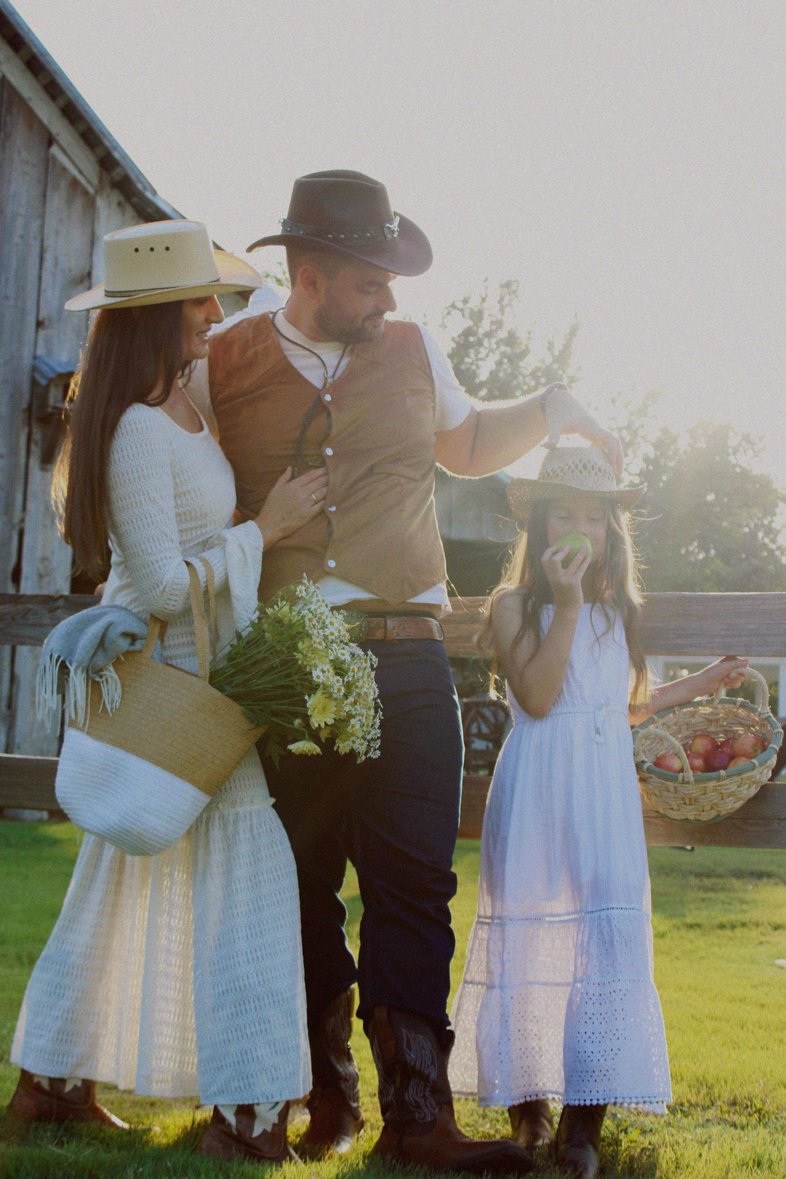 Texas Countryside Family Photoshoot in Cowboy Style. Lana Petrychenko — Portrait & Family Photographer. Valencia, Spain