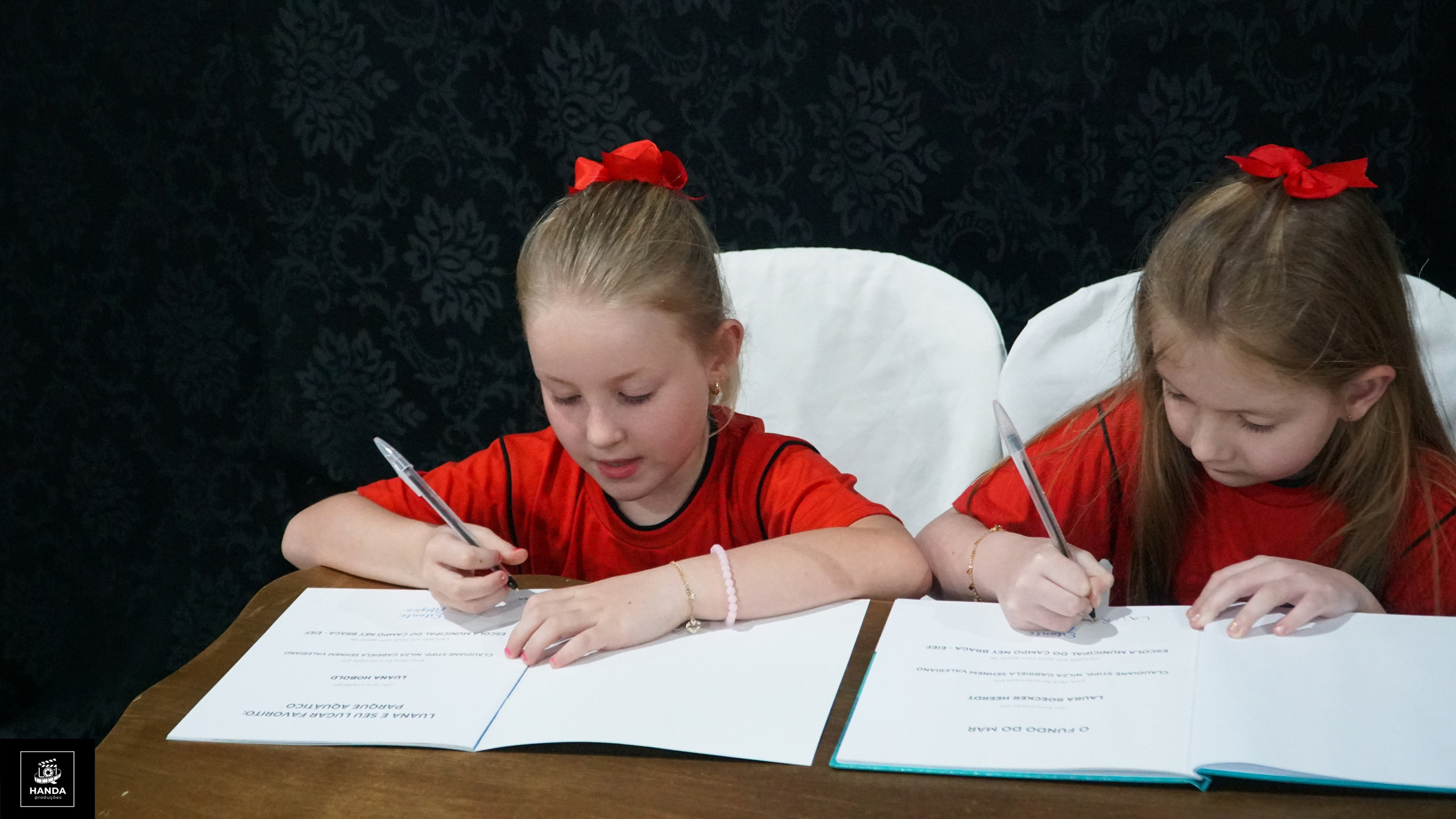 Noite autógrafos colégio Aurélio Buarque de Holanda. Handa Produções