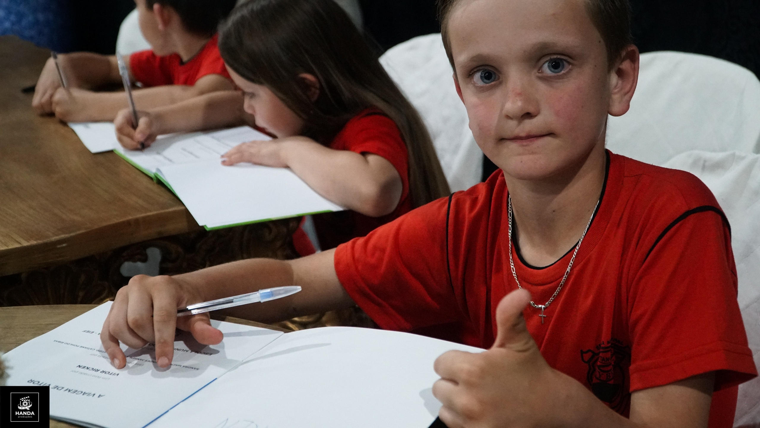 Noite autógrafos colégio Aurélio Buarque de Holanda. Handa Produções