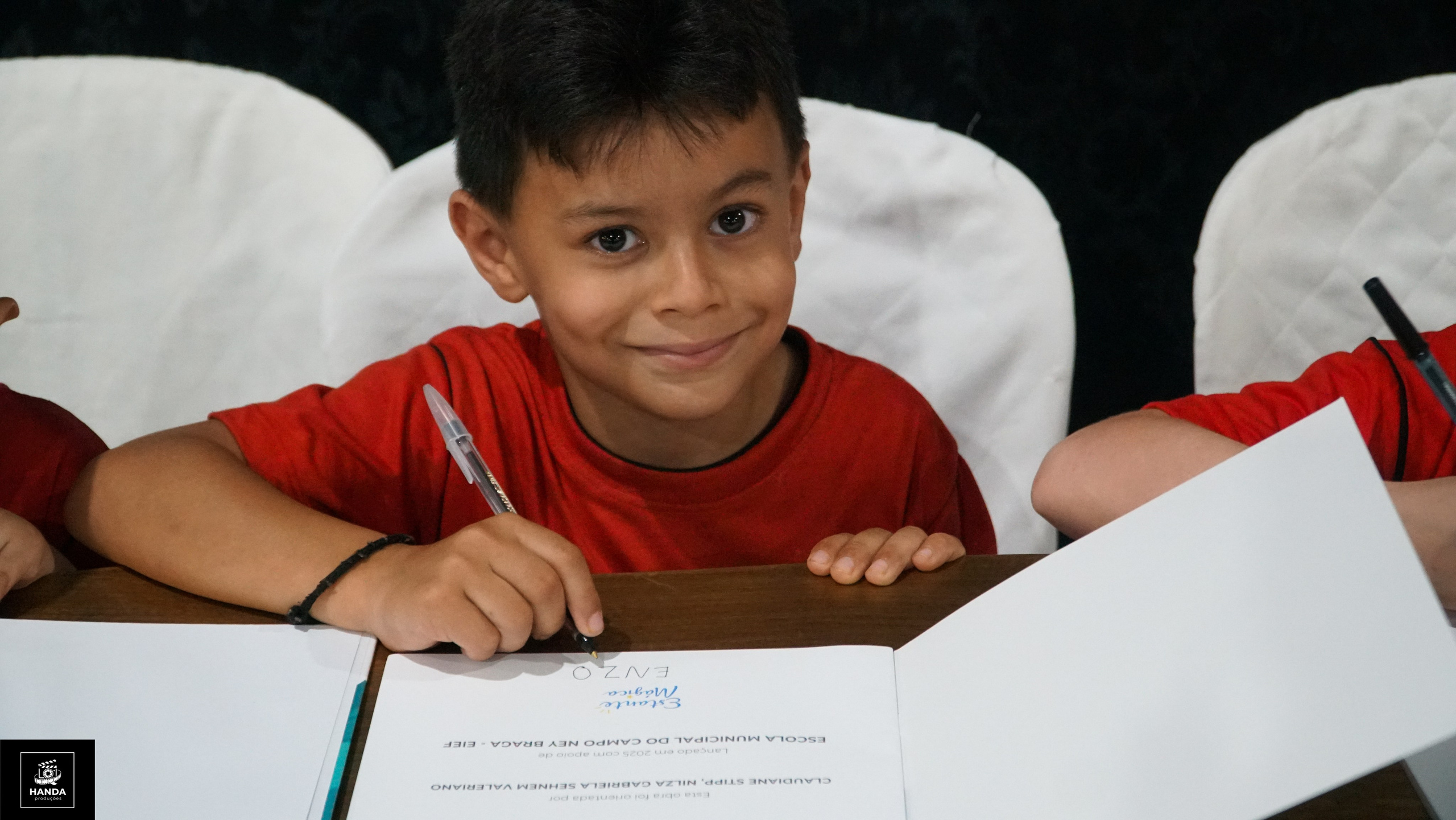Noite autógrafos colégio Aurélio Buarque de Holanda. Handa Produções
