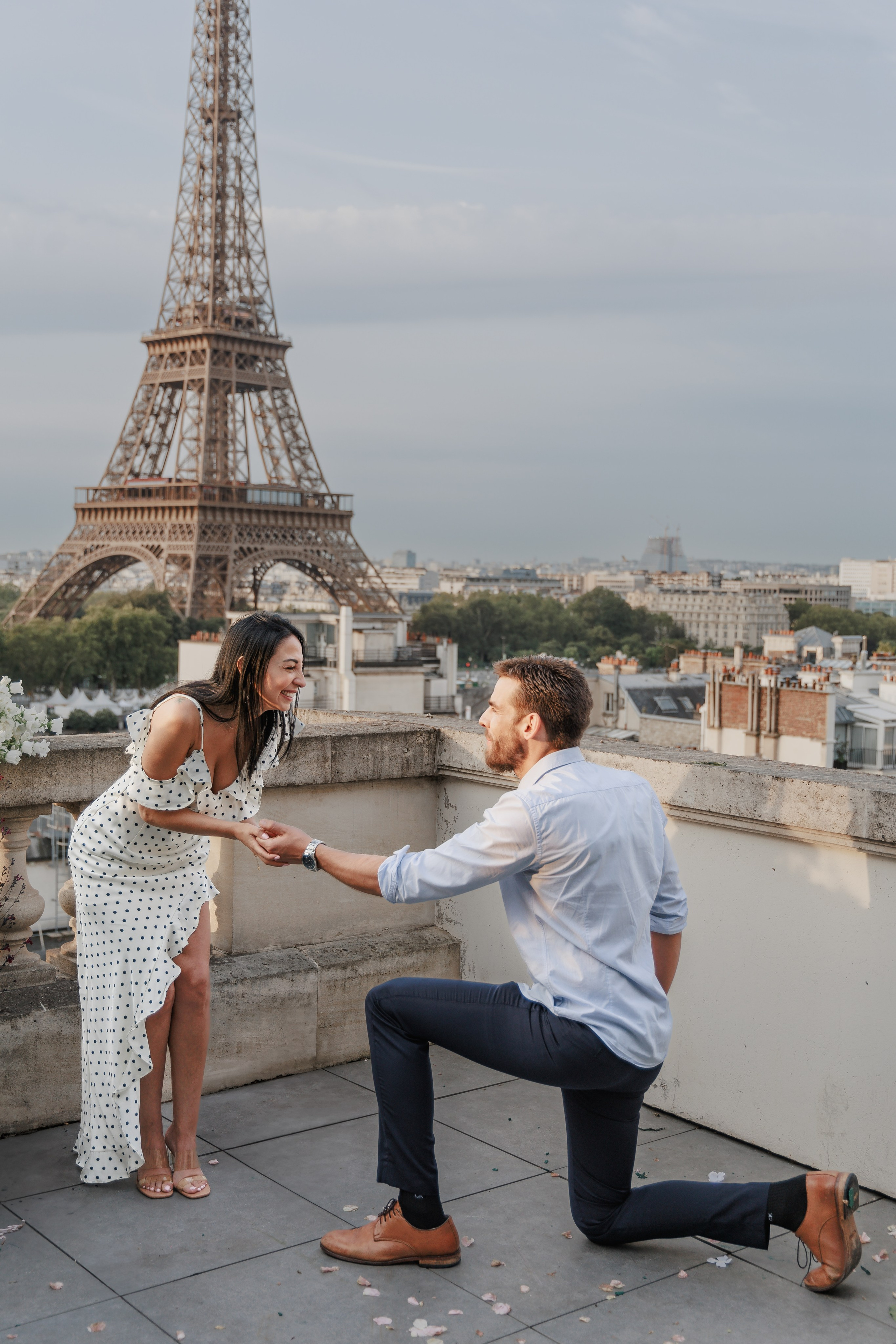 Wedding Proposal in Paris: 7 Refined & Realistic Ideas for 2026. Photographe à Paris