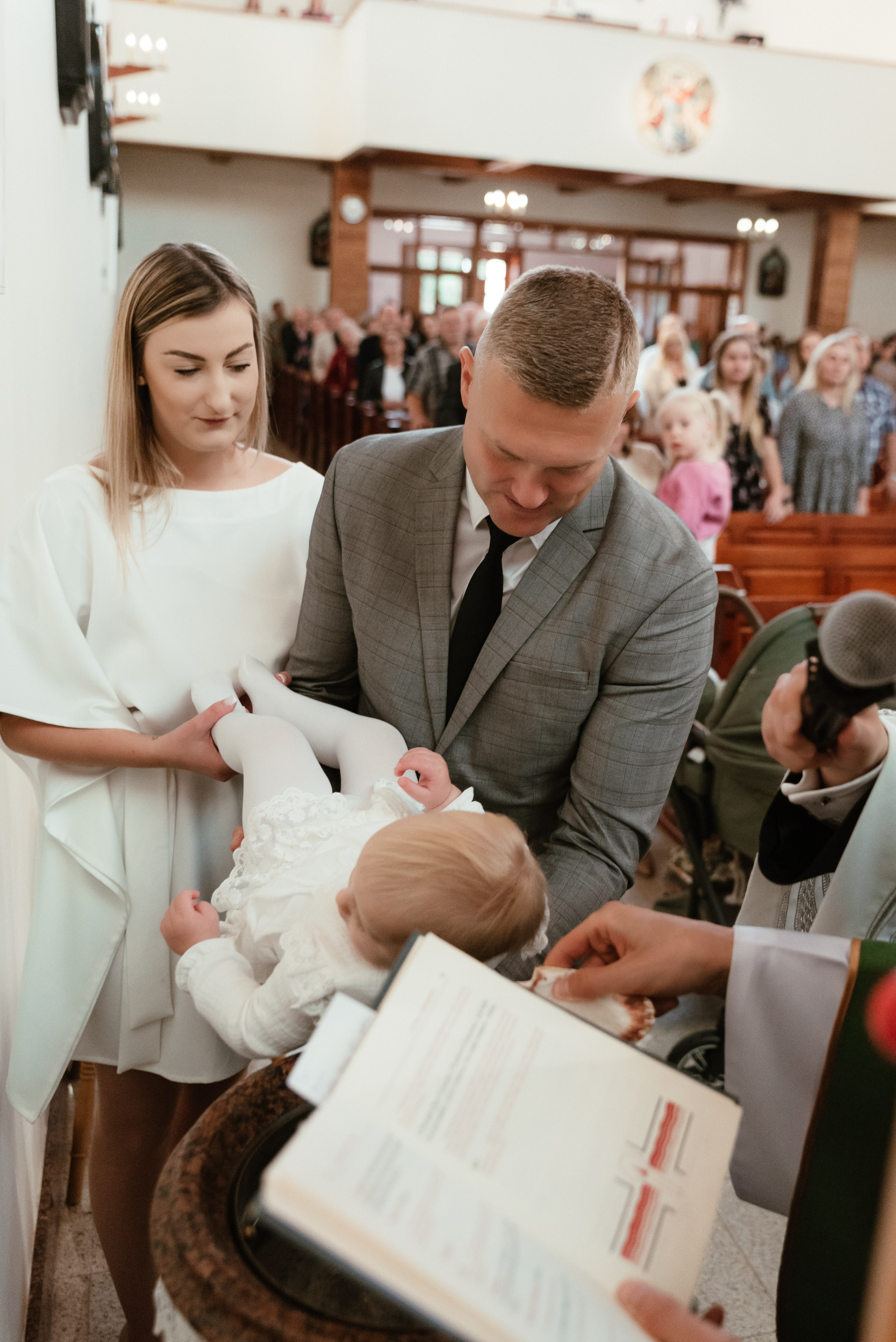 Chrzest Pola. Eugene Save – Fotograf Ślubny i Rodzinny | Warszawa i Cała Polska