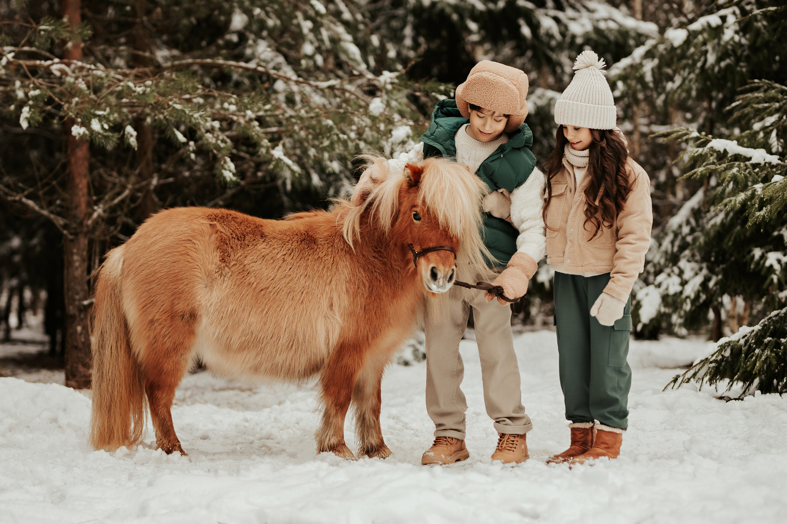София и Микаэль с пони. ФОТОГРАФ |ЛАТВИЯ | ДАУГАВПИЛС|