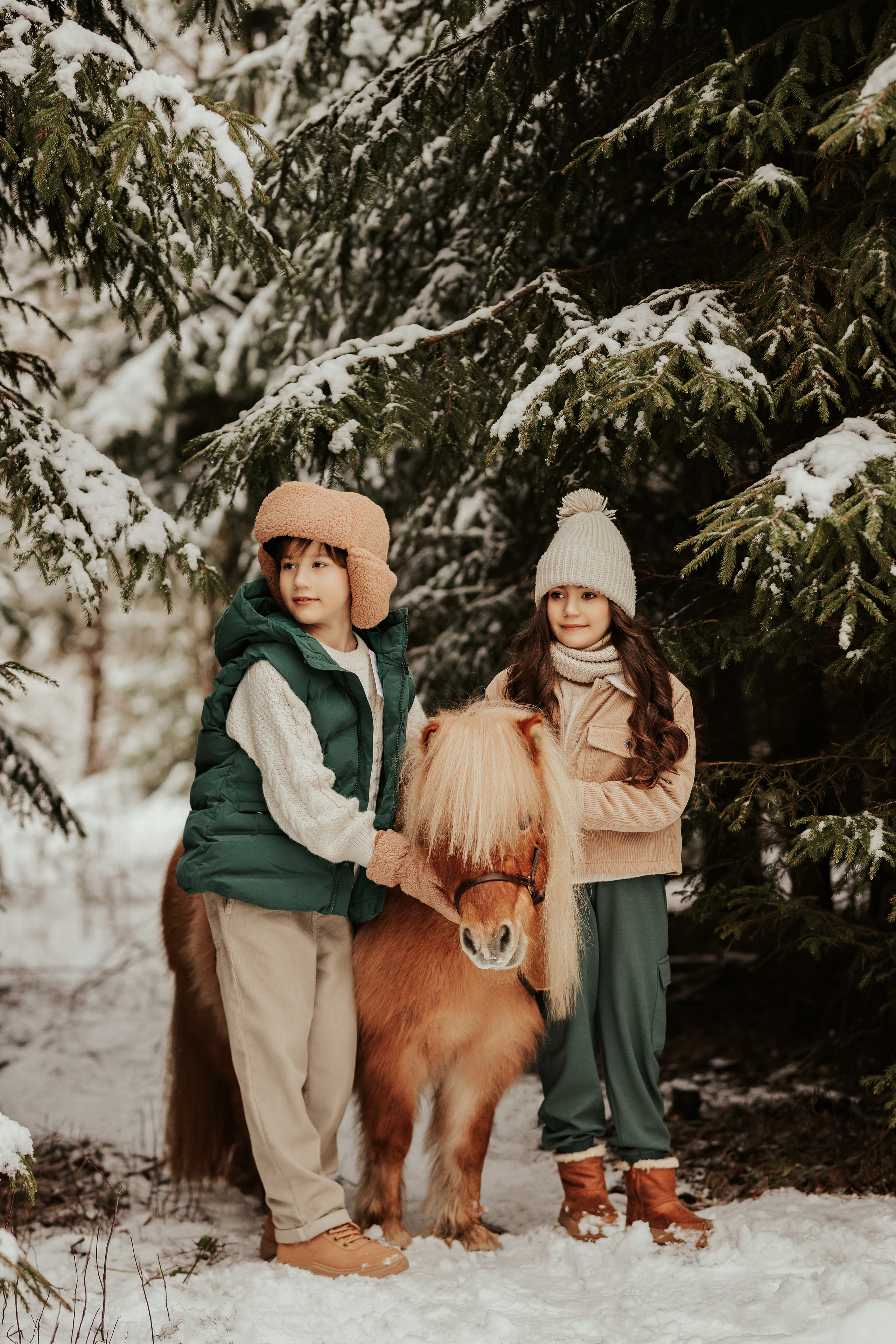 София и Микаэль с пони. ФОТОГРАФ |ЛАТВИЯ | ДАУГАВПИЛС|