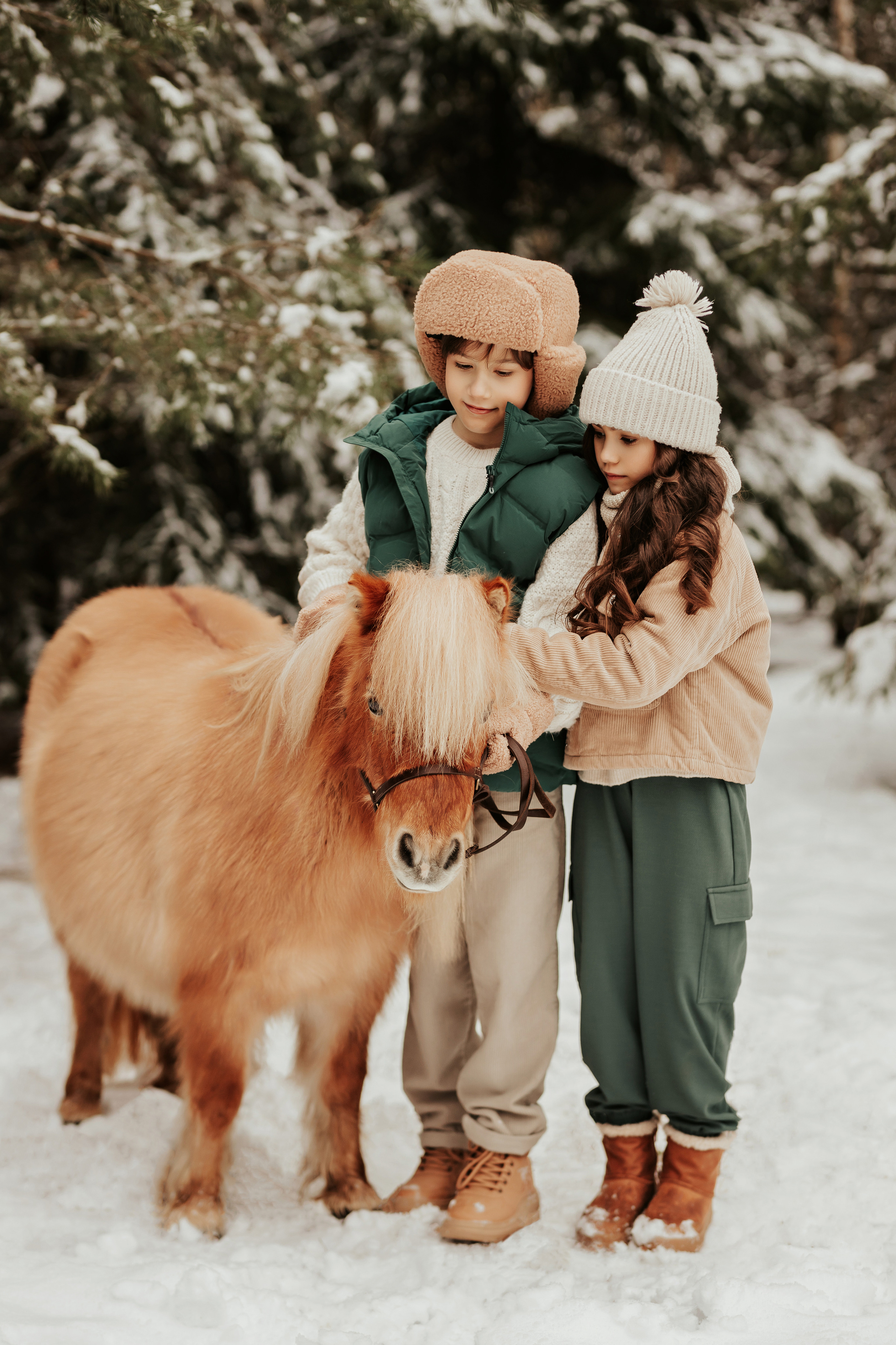 София и Микаэль с пони. ФОТОГРАФ |ЛАТВИЯ | ДАУГАВПИЛС|