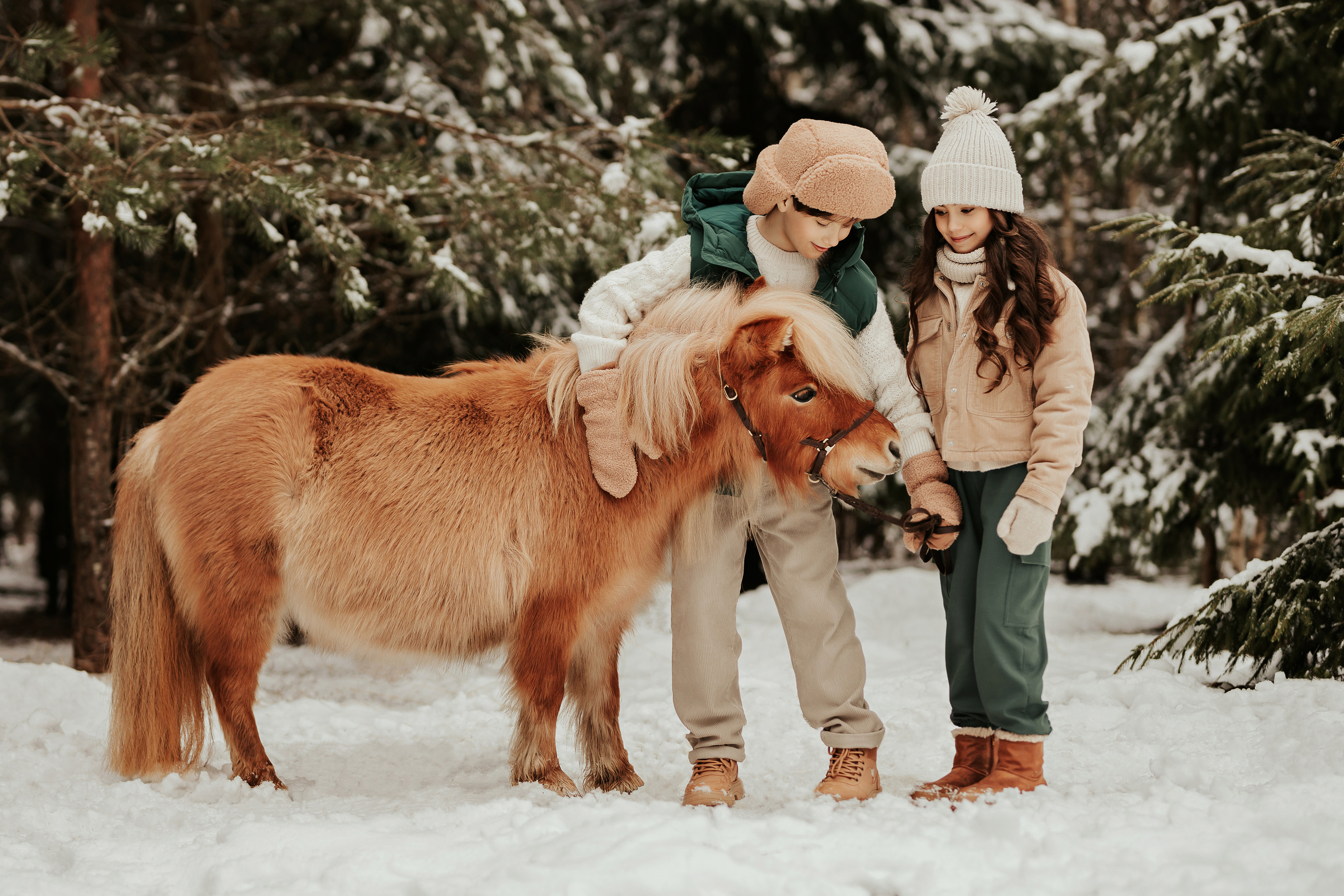 София и Микаэль с пони. ФОТОГРАФ |ЛАТВИЯ | ДАУГАВПИЛС|