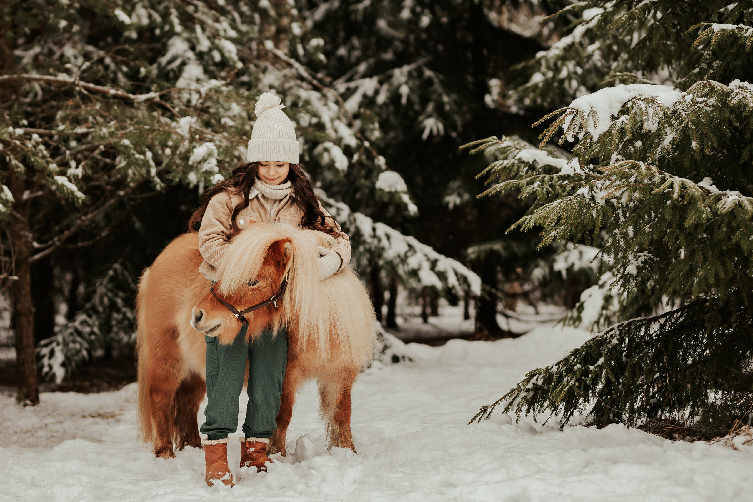София и Микаэль с пони. ФОТОГРАФ |ЛАТВИЯ | ДАУГАВПИЛС|