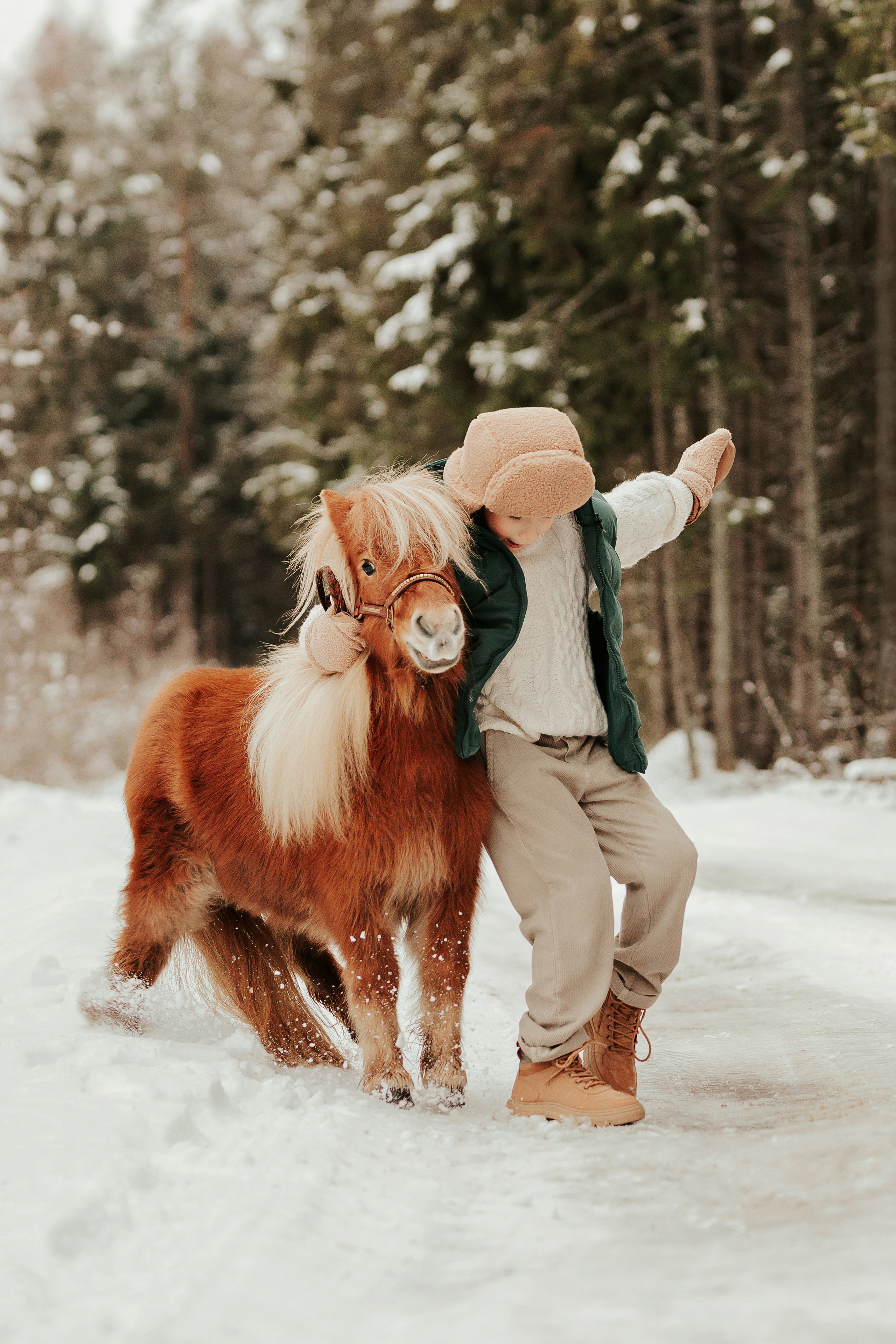 София и Микаэль с пони. ФОТОГРАФ |ЛАТВИЯ | ДАУГАВПИЛС|