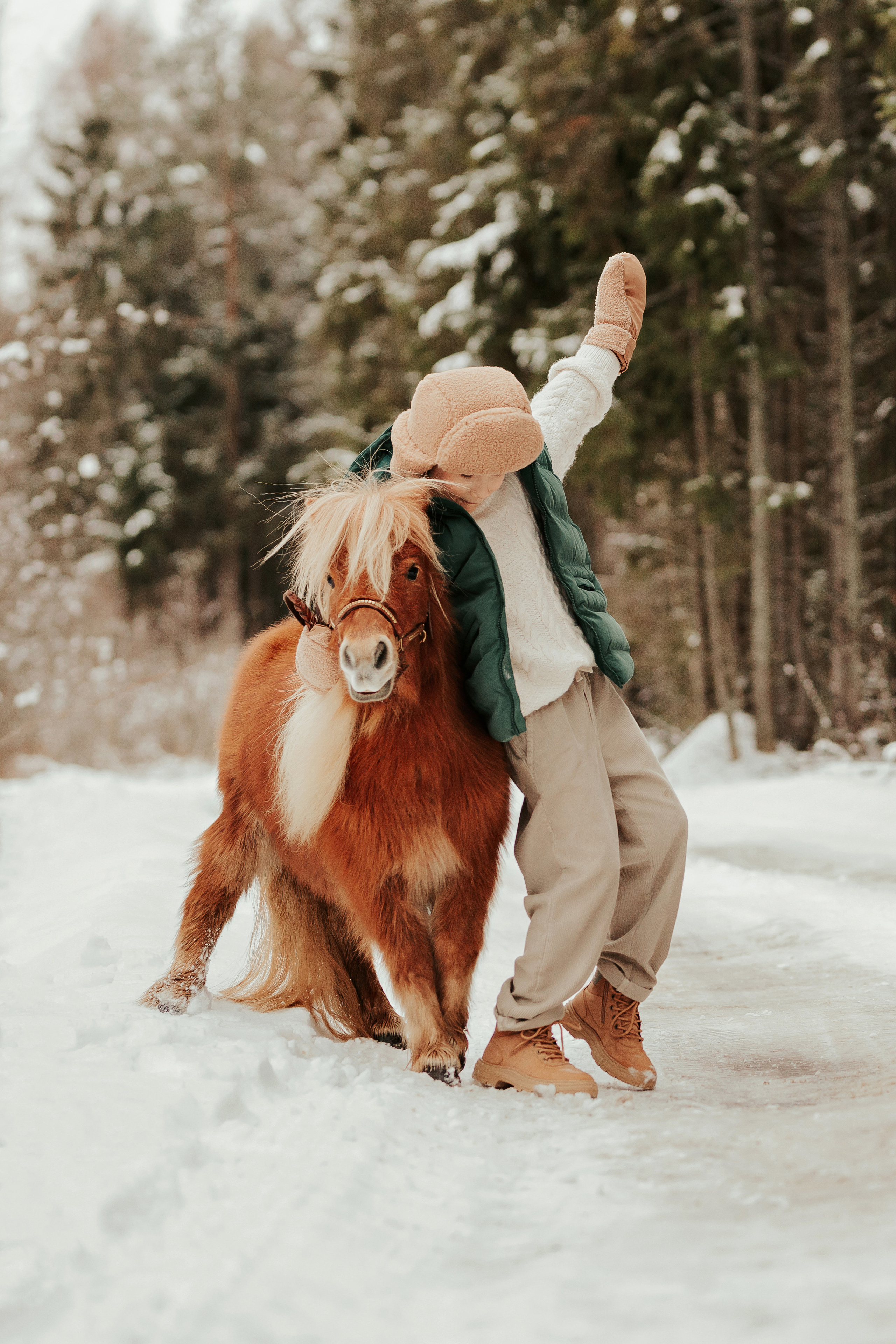 София и Микаэль с пони. ФОТОГРАФ |ЛАТВИЯ | ДАУГАВПИЛС|